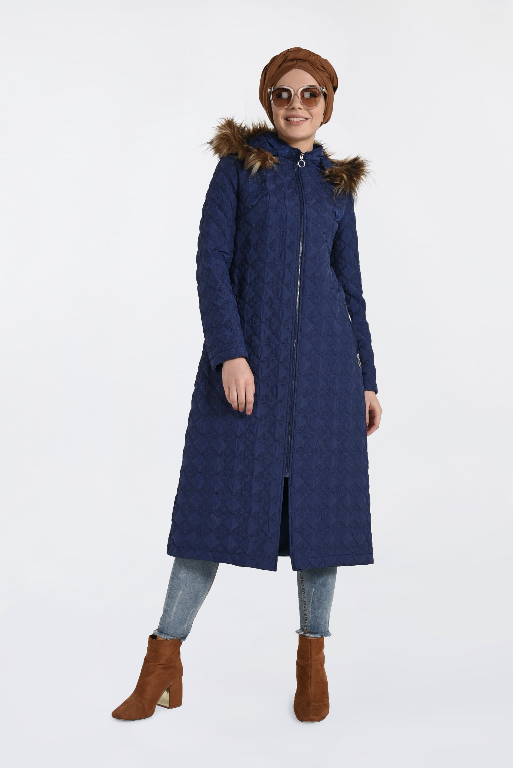 Tesettür giyim LACİVERT KAPÜŞONU KÜRKLÜ FERMUARLI KABAN 9827