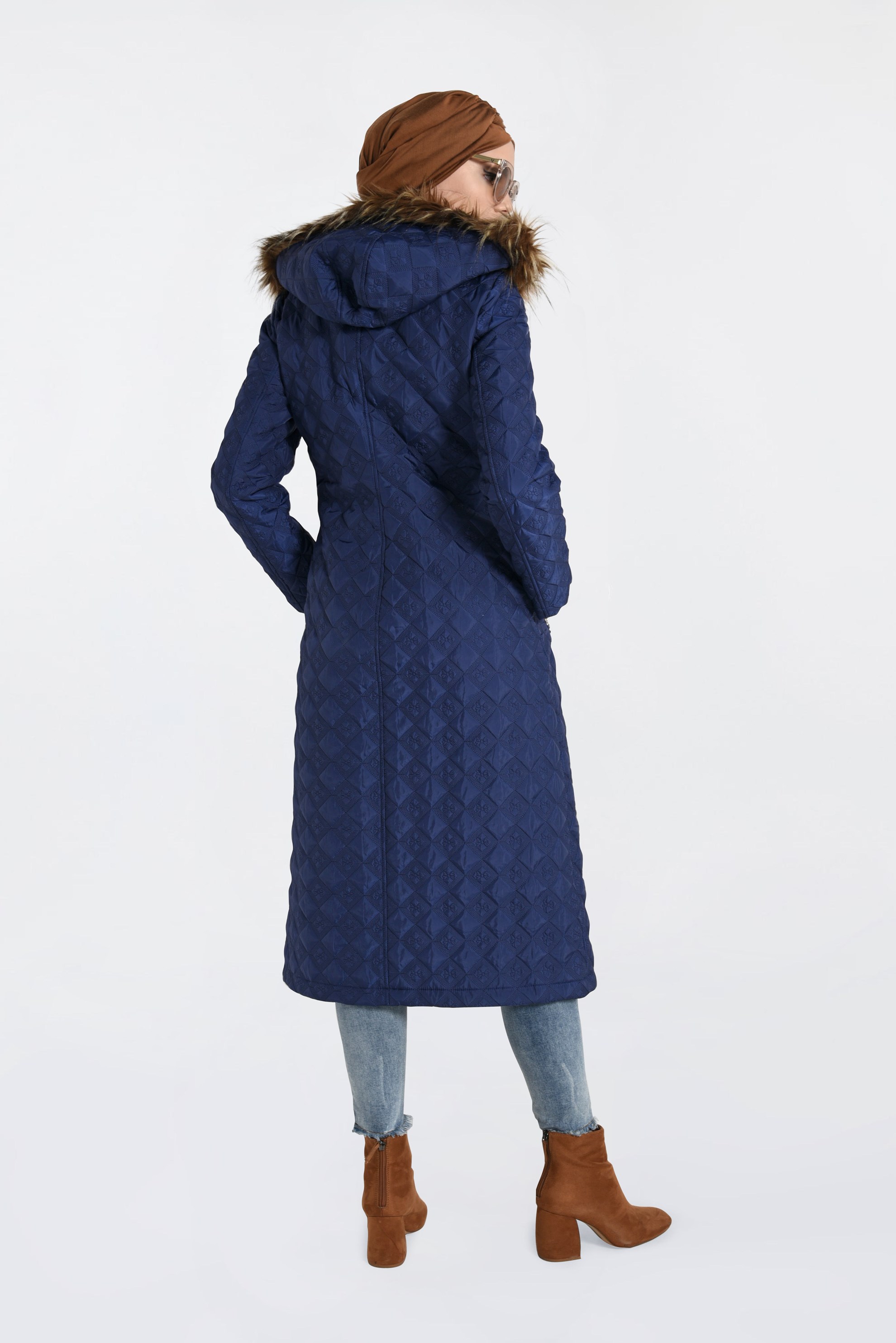 Tesettür giyim LACİVERT KAPÜŞONU KÜRKLÜ FERMUARLI KABAN 9827