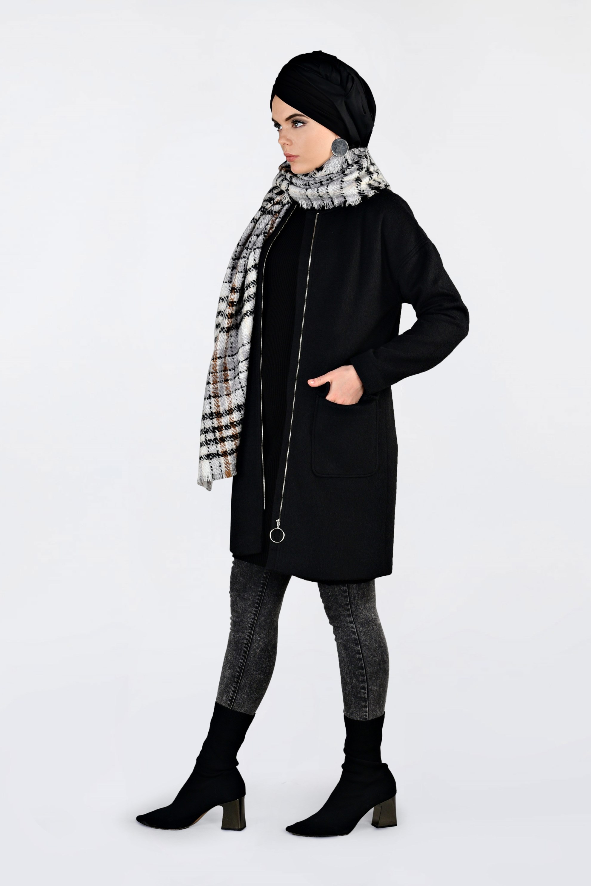 Tesettür giyim SİYAH BİSİKLET YAKA KAŞE KABAN 9835