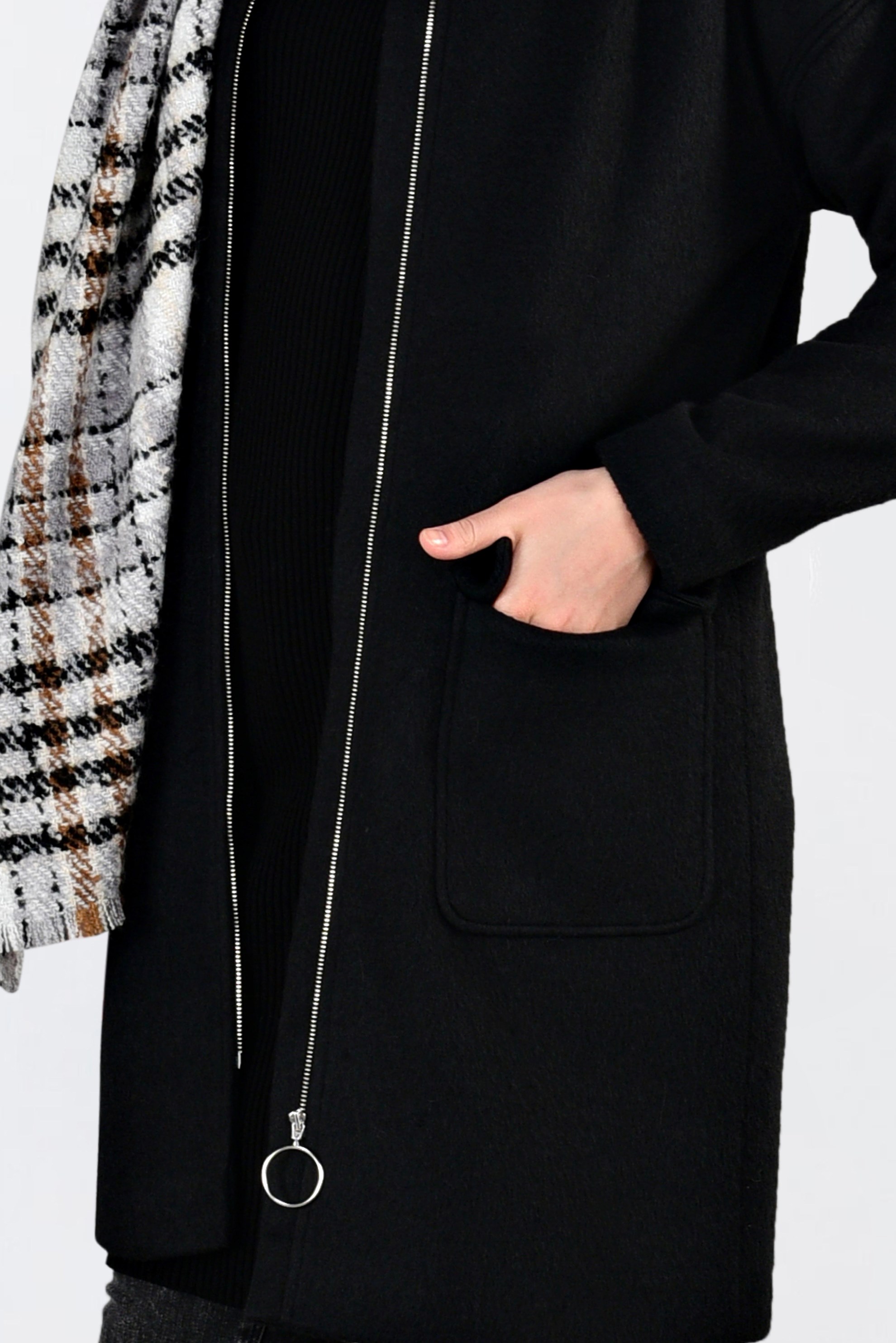 Tesettür giyim SİYAH BİSİKLET YAKA KAŞE KABAN 9835