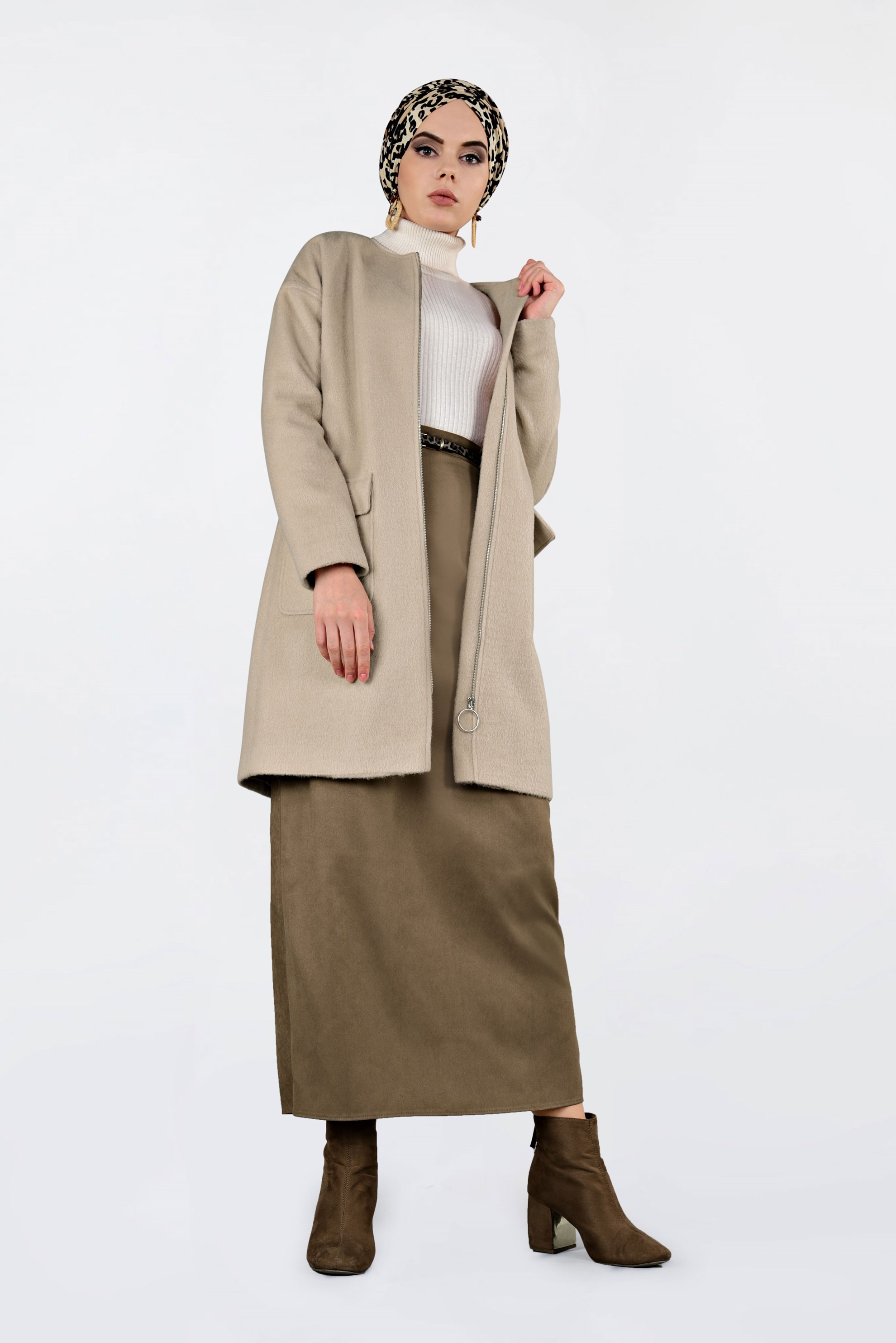 Tesettür giyim BEJ BİSİKLET YAKA KAŞE KABAN 9835
