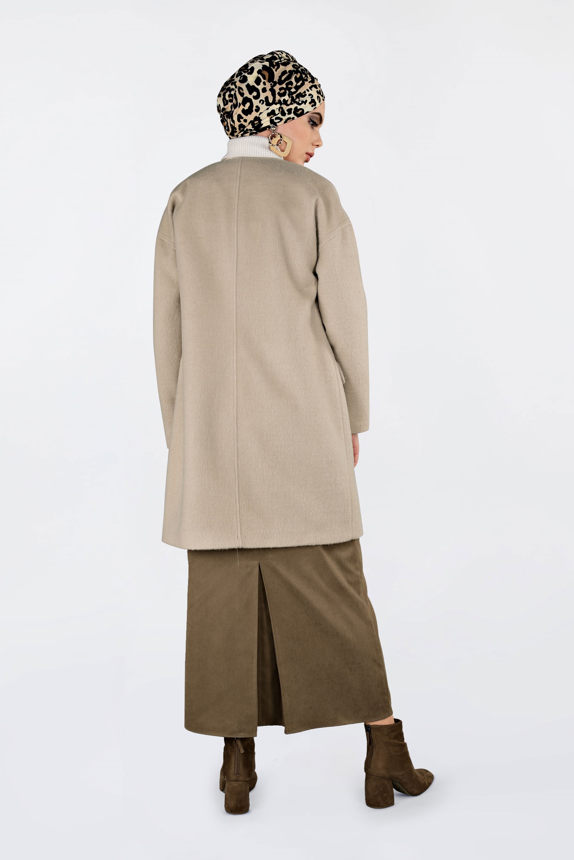 Tesettür giyim BEJ BİSİKLET YAKA KAŞE KABAN 9835