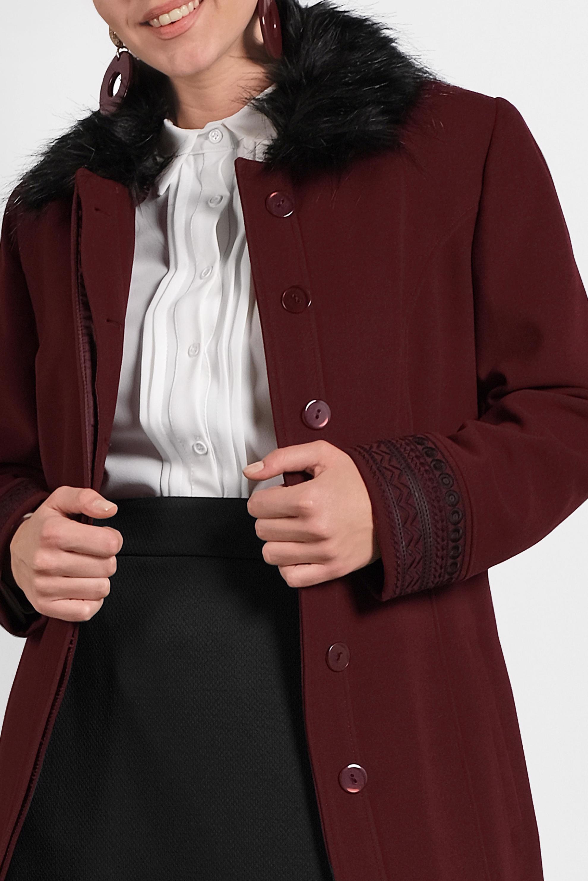 Tesettür giyim BORDO YAKASI KÜRKLÜ İŞLEMELİ UZUN KAŞE MANTO 9769