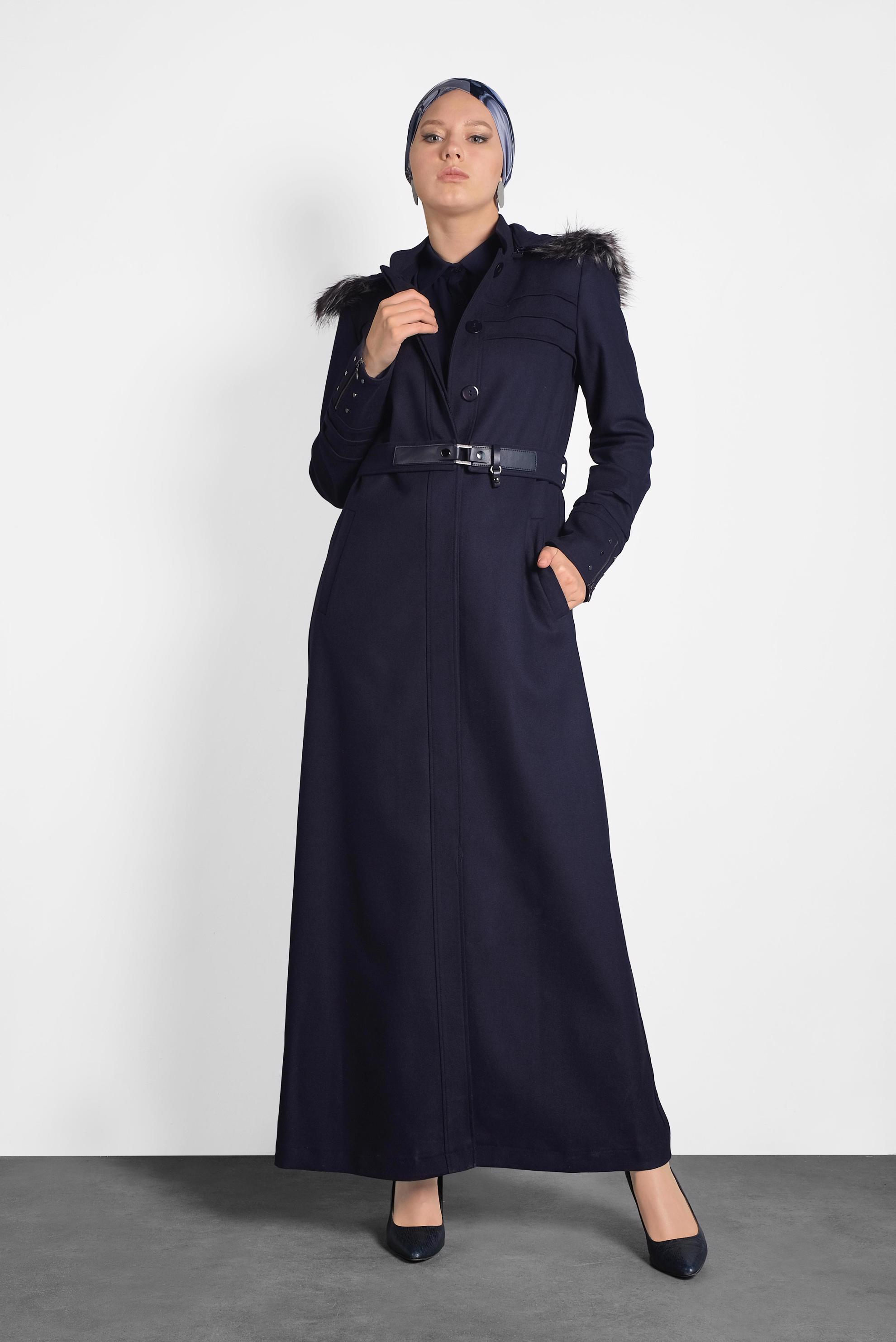 Tesettür giyim LACİVERT KAPÜŞONU SUNİ KÜRK DETAYLI MANTO 9770 