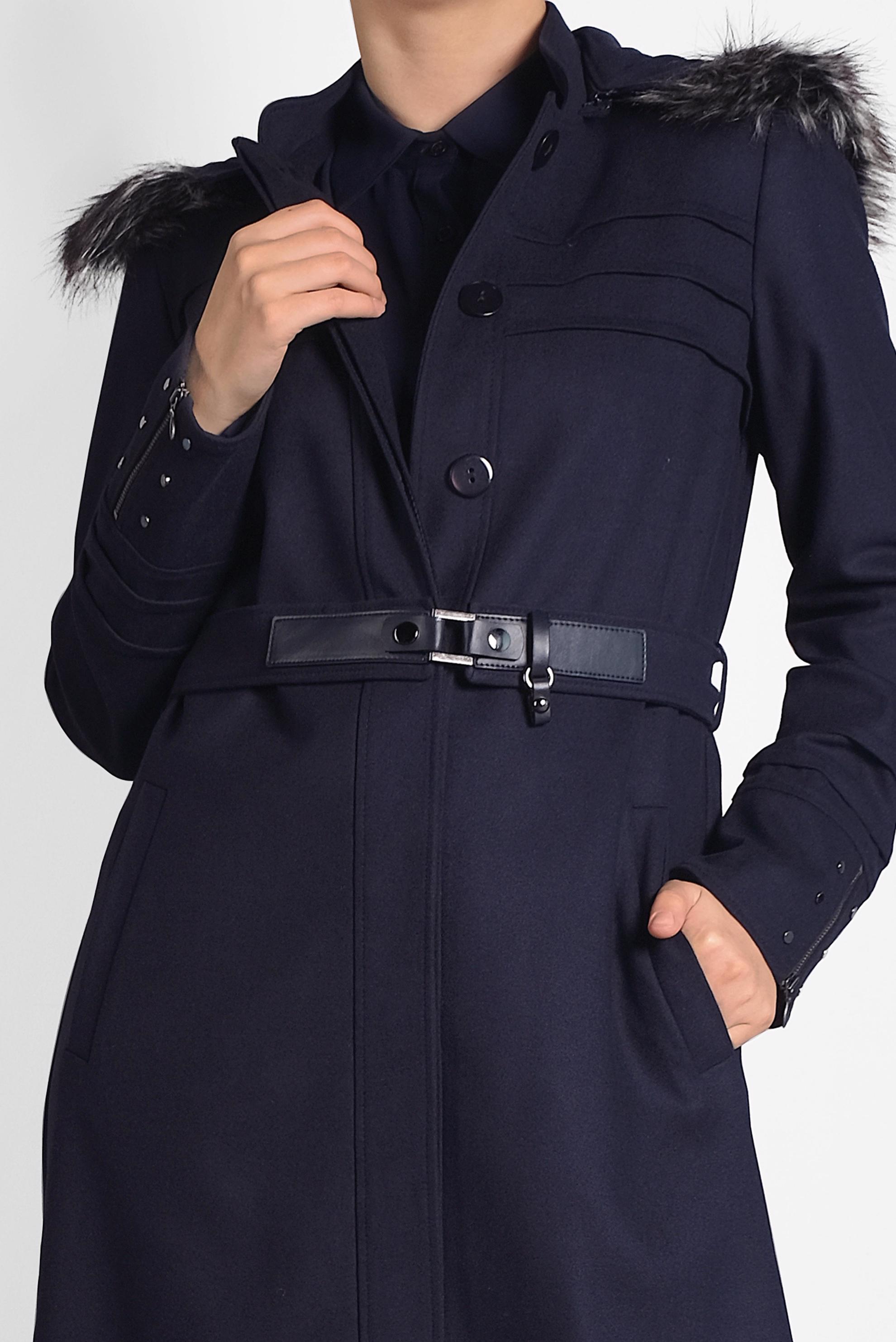 Tesettür giyim LACİVERT KAPÜŞONU SUNİ KÜRK DETAYLI MANTO 9770 