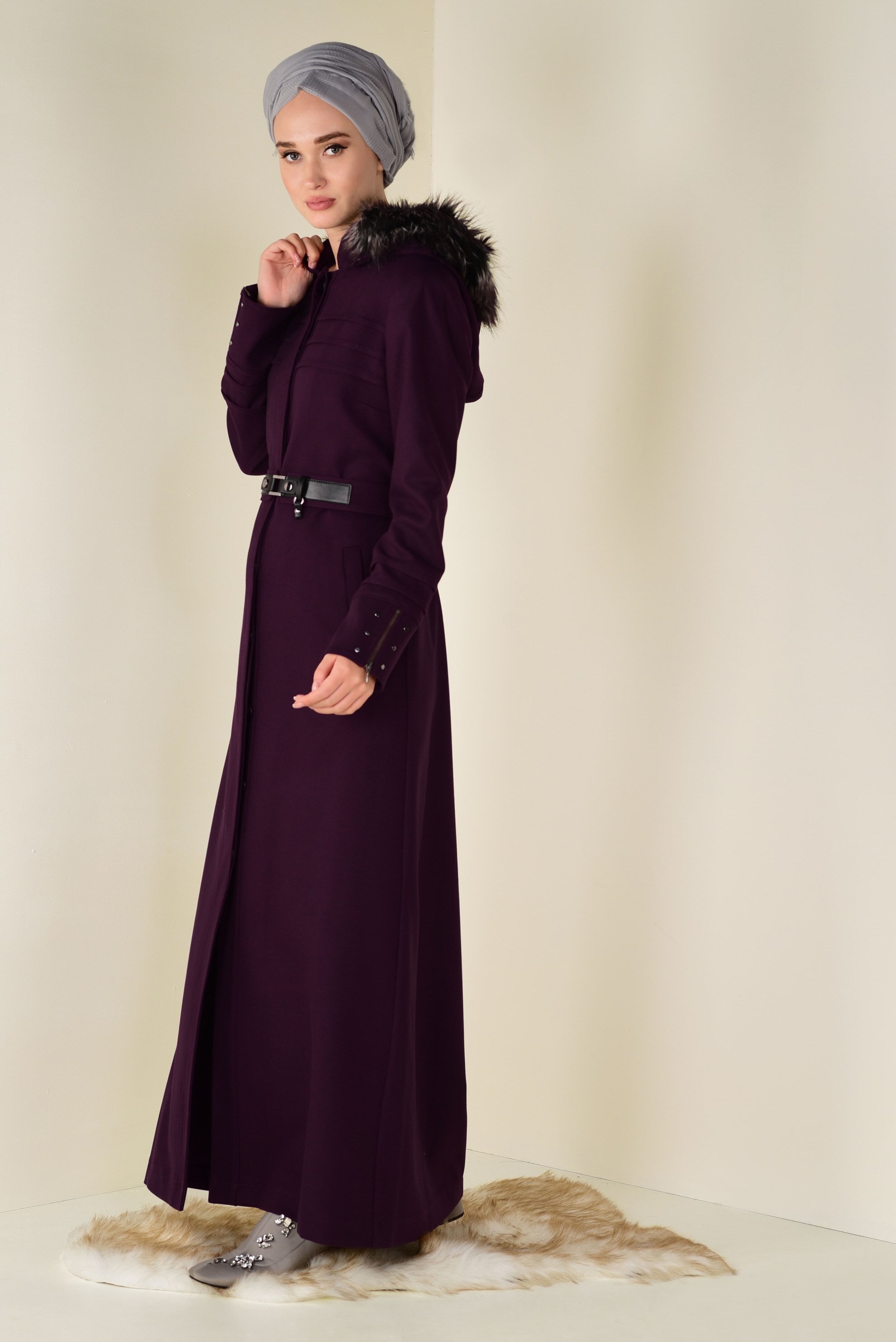 Tesettür giyim MÜRDÜM KAPÜŞONU SUNİ KÜRK DETAYLI MANTO 9770 