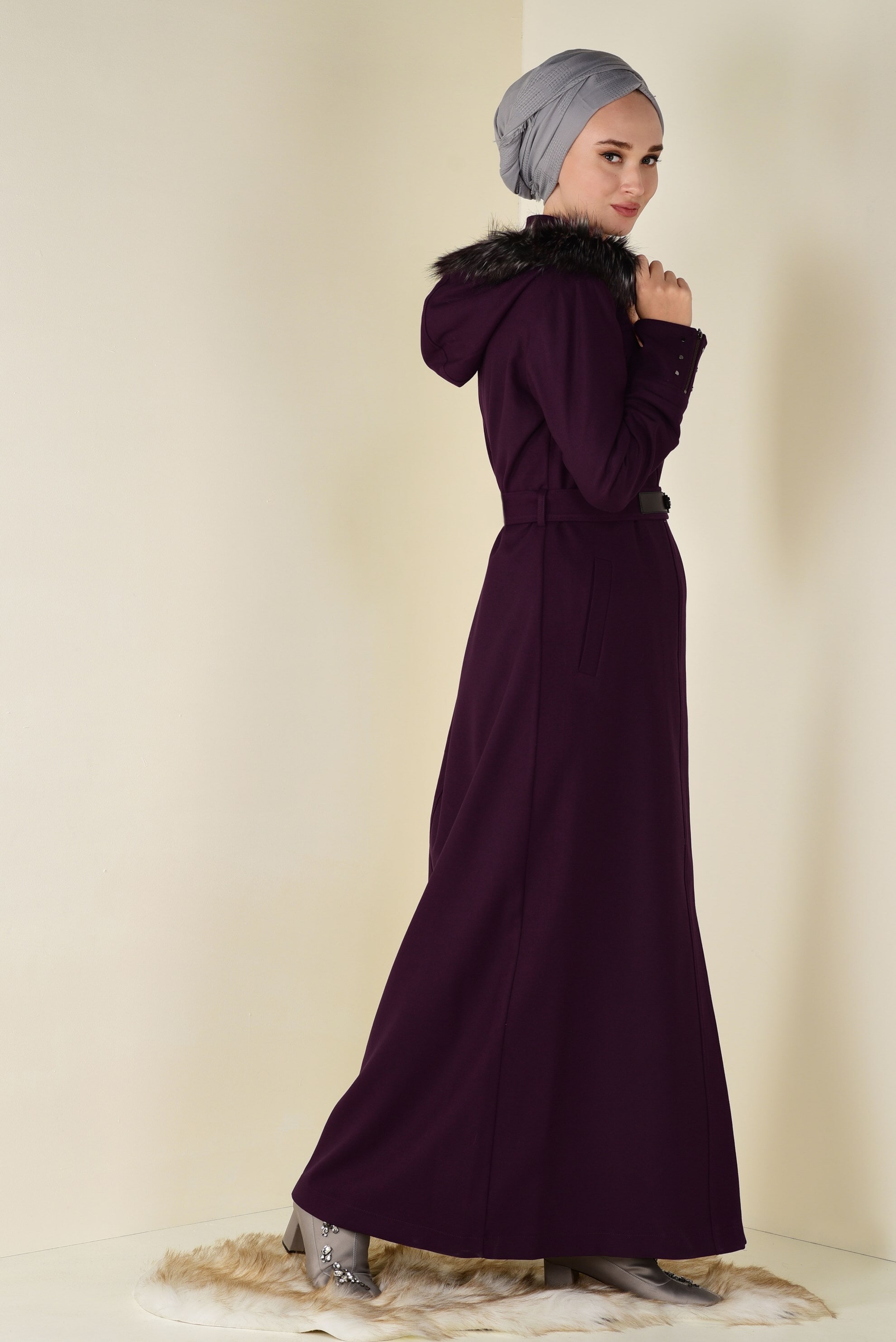 Tesettür giyim MÜRDÜM KAPÜŞONU SUNİ KÜRK DETAYLI MANTO 9770 