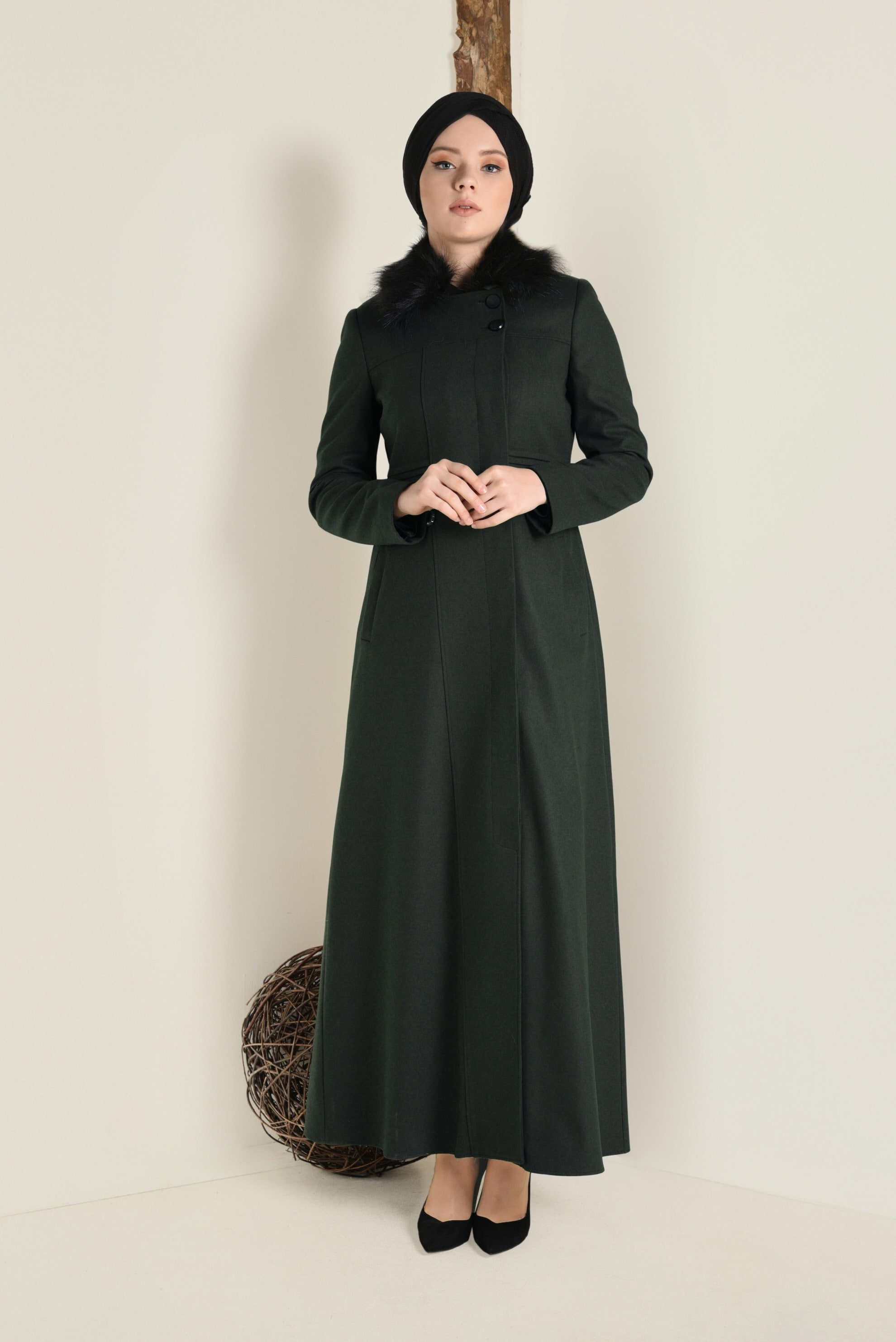 Tesettür giyim HAKİ SUNİ KÜRK DETAYLI DÜĞMELİ MANTO 9788