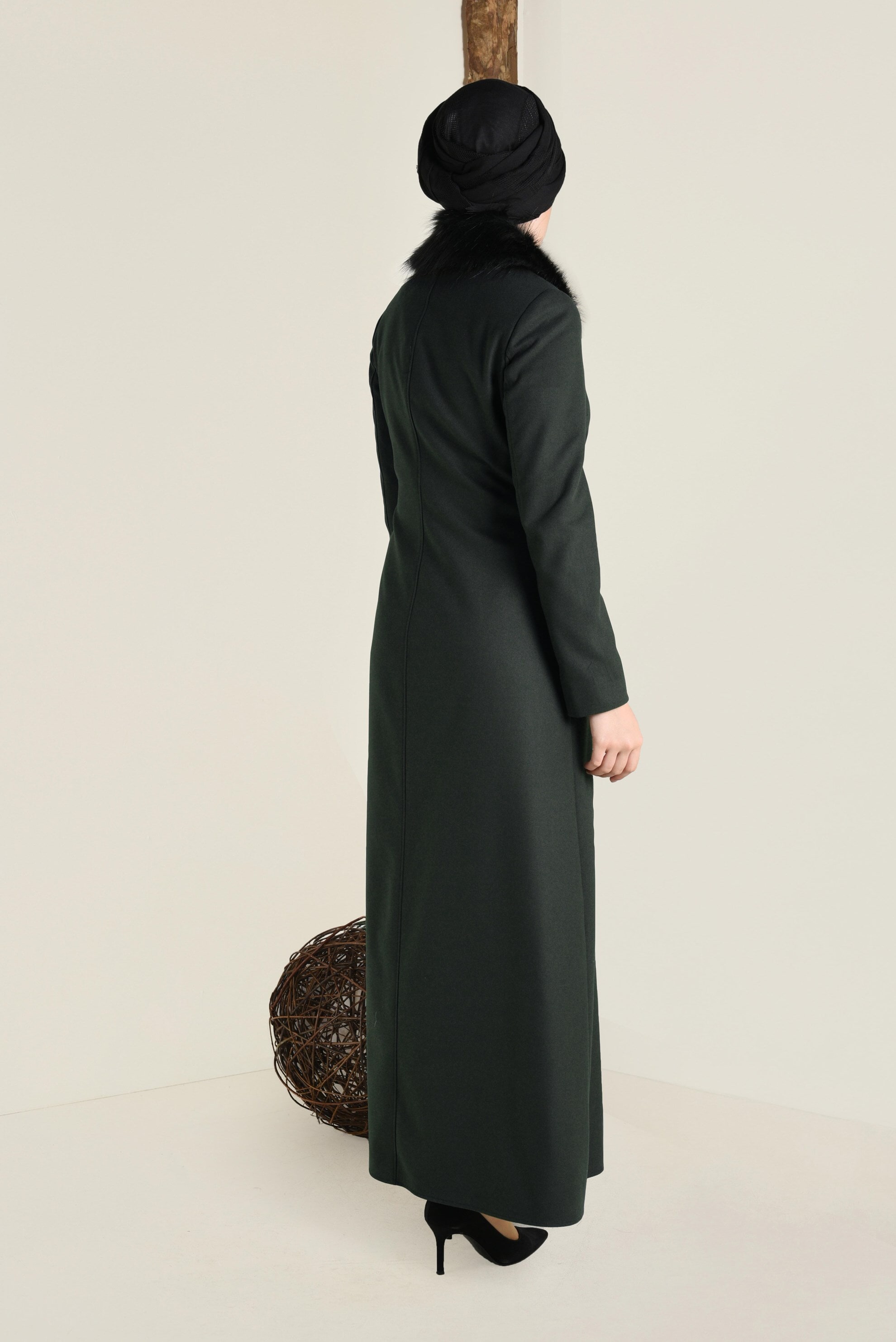 Tesettür giyim HAKİ SUNİ KÜRK DETAYLI DÜĞMELİ MANTO 9788