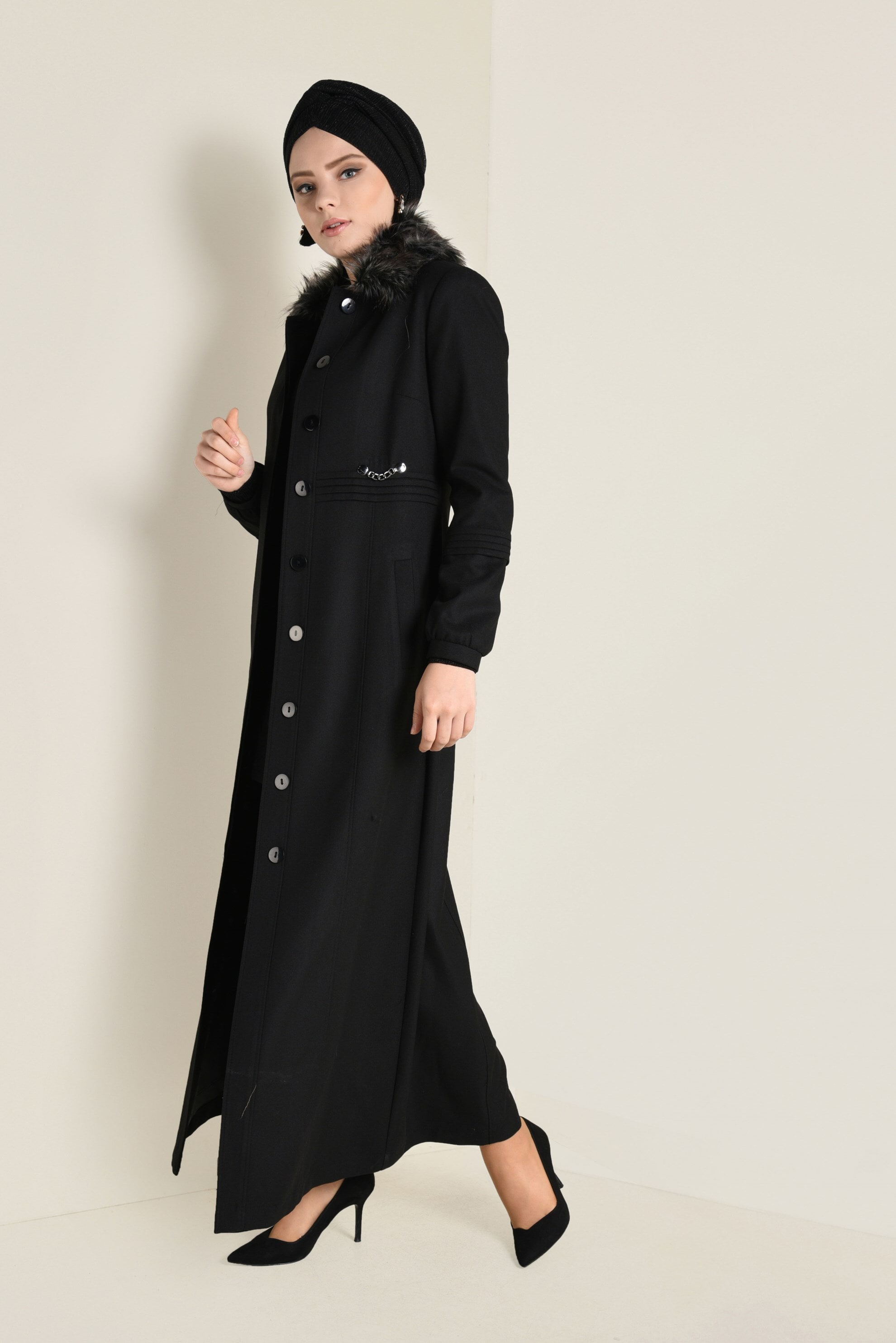 Tesettür giyim SİYAH YAKASI KÜRK DETAYLI KAŞE MANTO 9789 