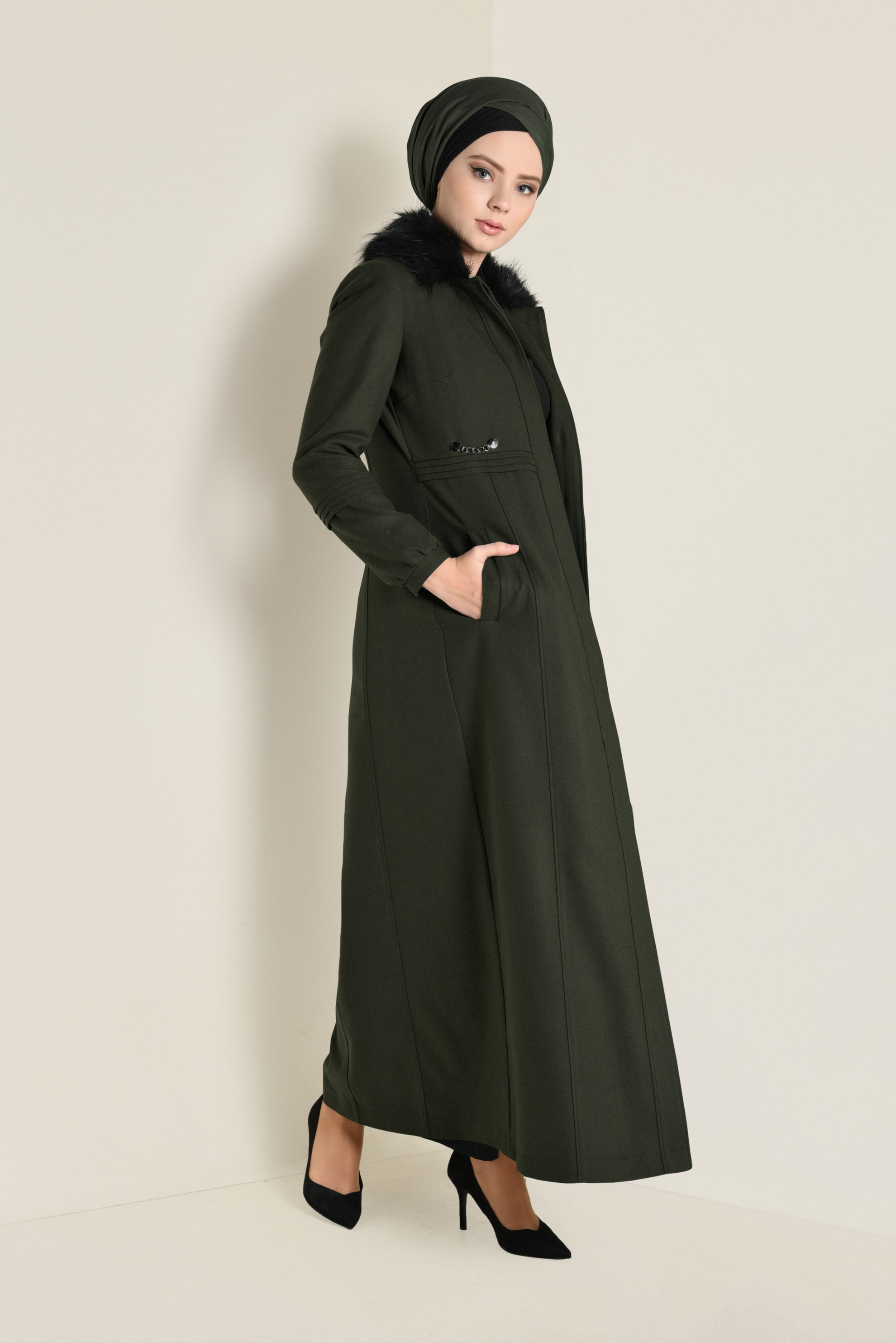 Tesettür giyim HAKİ YAKASI KÜRK DETAYLI KAŞE MANTO 9789 