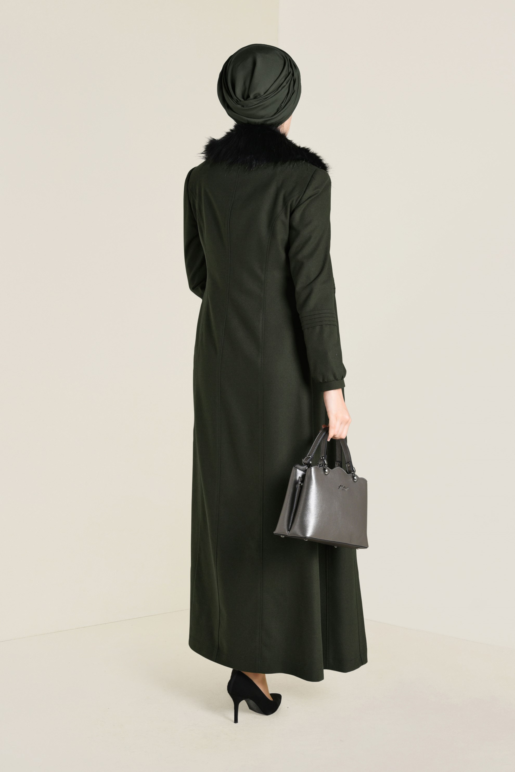 Tesettür giyim HAKİ YAKASI KÜRK DETAYLI KAŞE MANTO 9789 