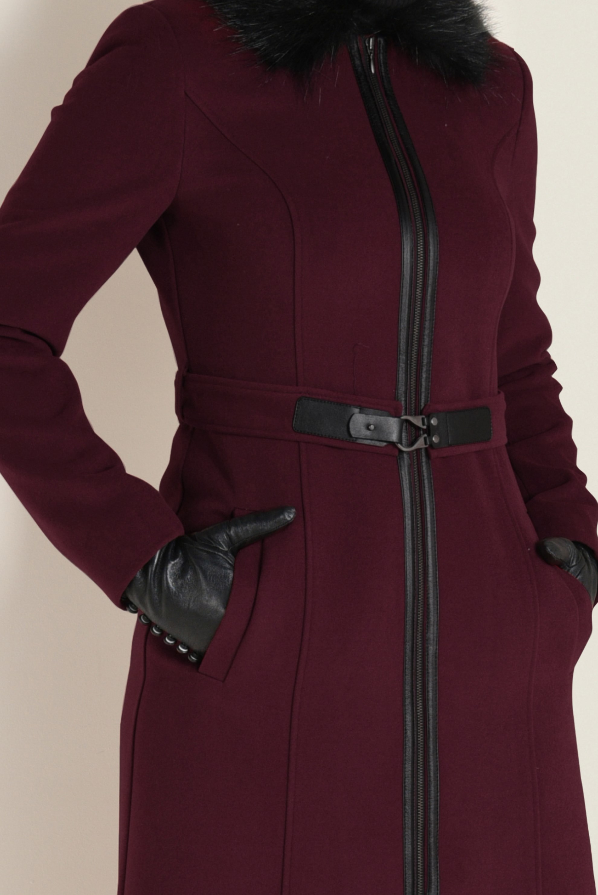 Tesettür giyim BORDO YAKASI KÜRKLÜ FERMUARLI KAŞE MANTO 9803 