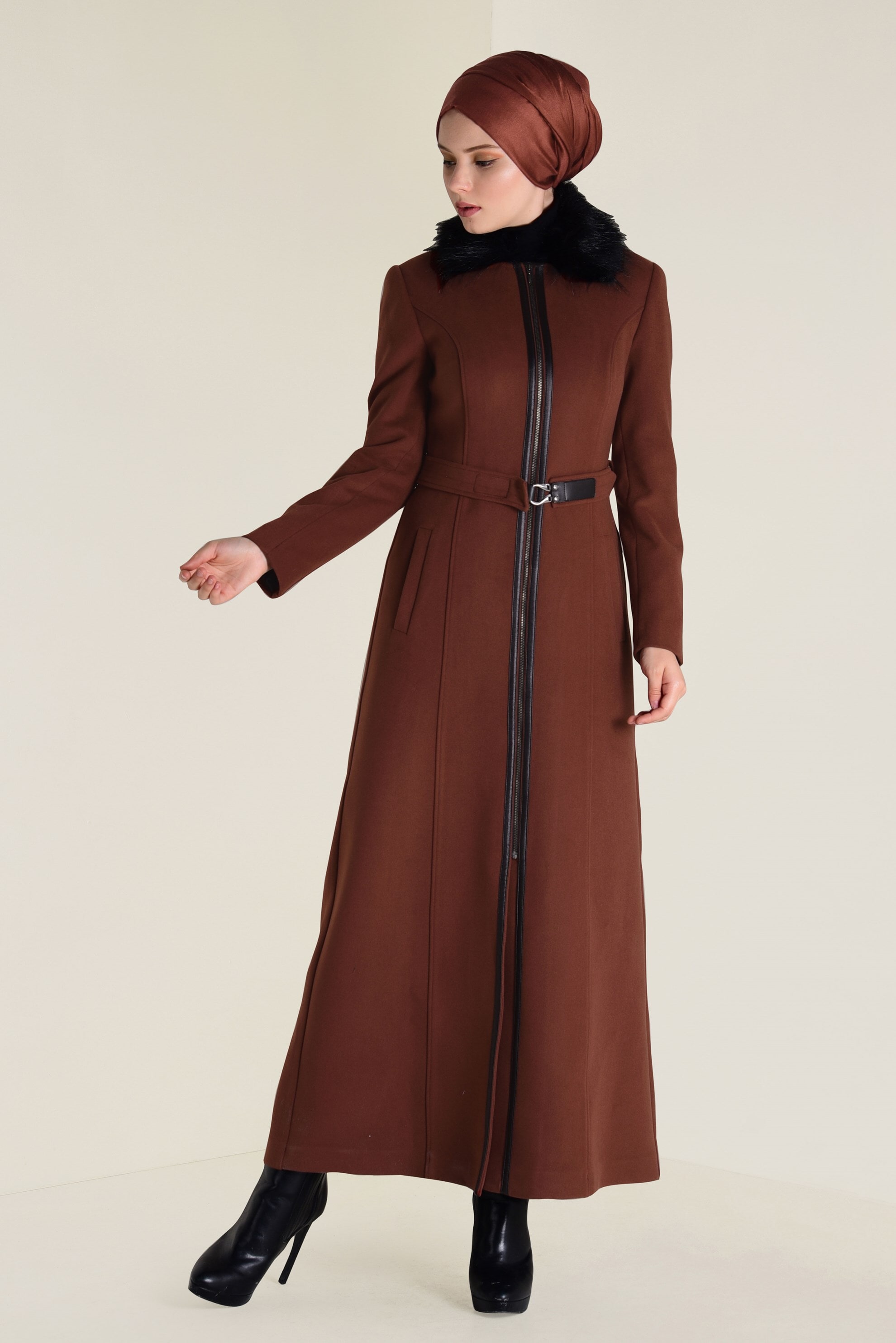 Tesettür giyim TURUNCU YAKASI KÜRKLÜ FERMUARLI KAŞE MANTO 9803 