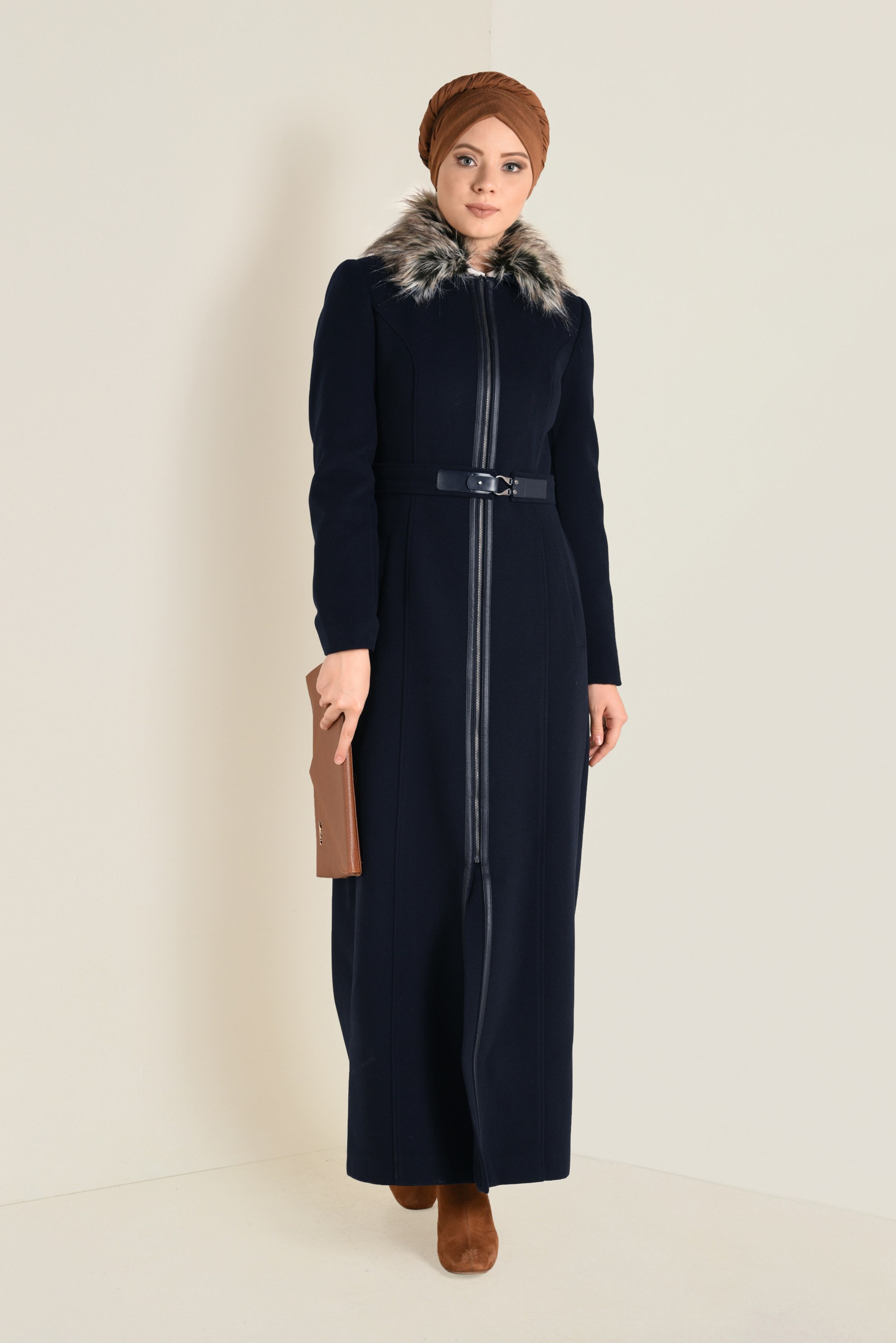 Tesettür giyim LACİVERT YAKASI KÜRKLÜ FERMUARLI KAŞE MANTO 9803 