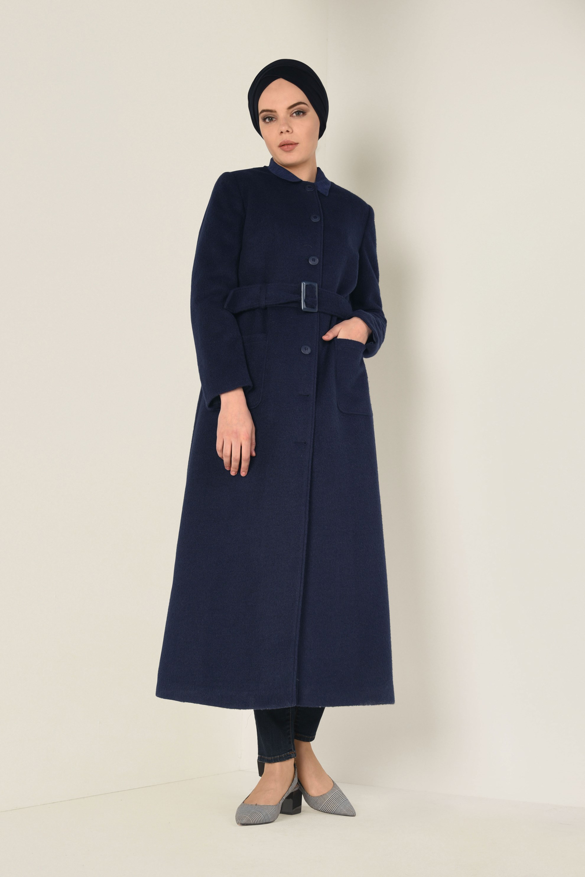 Tesettür giyim LACİVERT DÜĞMELİ KEÇE MANTO 9817 