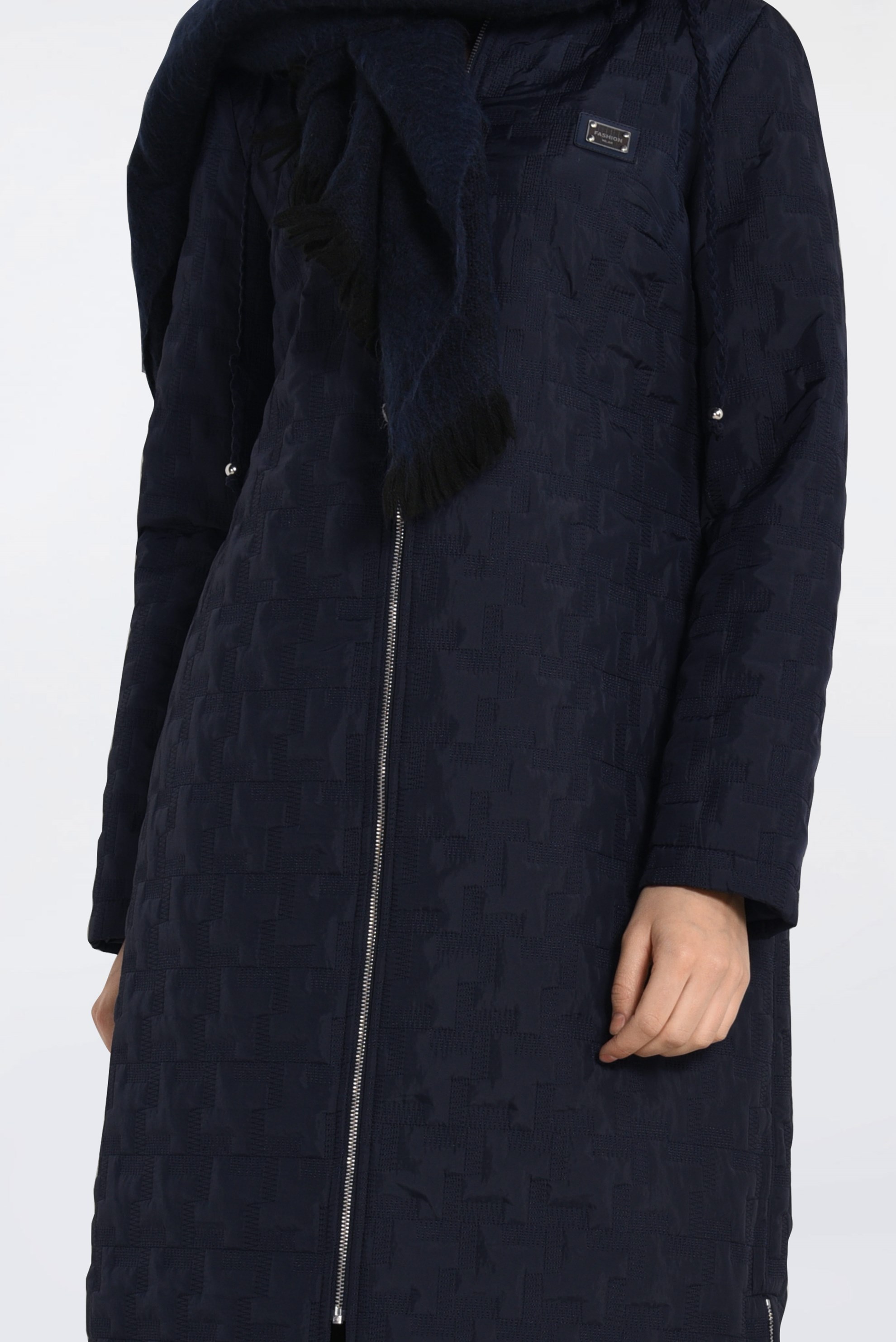 Tesettür giyim LACİVERT KAPÜŞONLU YANLARI FERMUAR DETAYLI MANTO 9826 