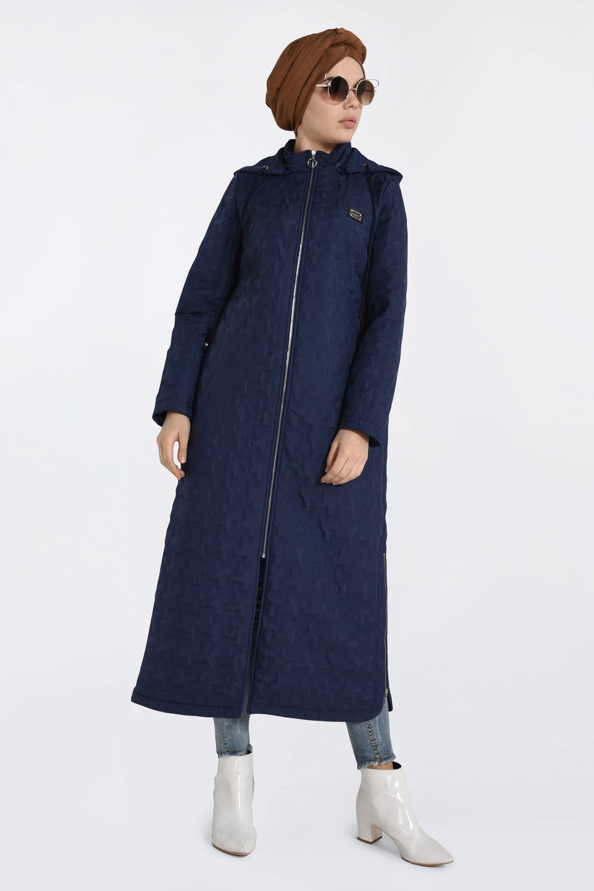 Tesettür giyim LACİVERT KAPÜŞONLU YANLARI FERMUAR DETAYLI MANTO 9826 