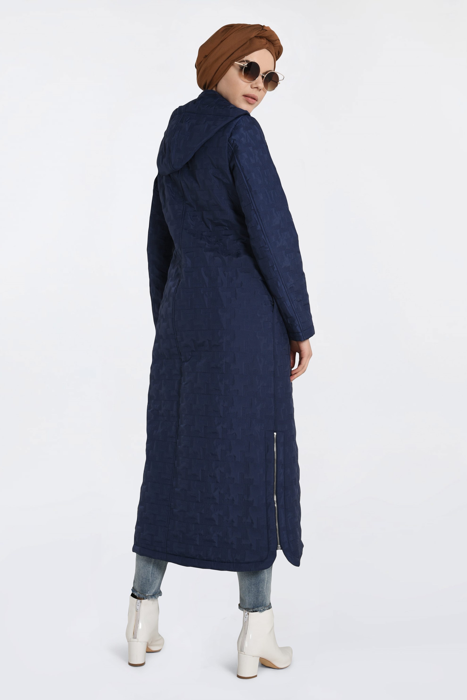 Tesettür giyim LACİVERT KAPÜŞONLU YANLARI FERMUAR DETAYLI MANTO 9826 