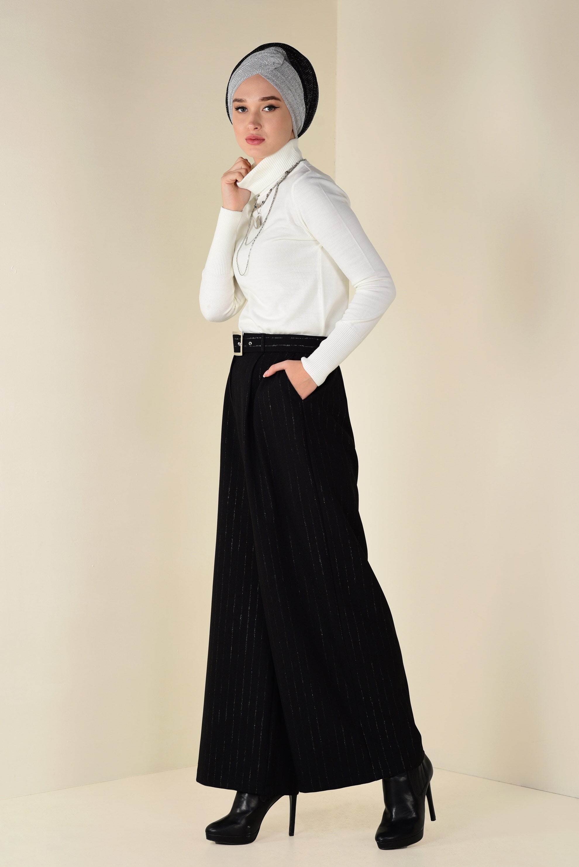Tesettür giyim SİYAH SİMLİ ÇİZGİ DESEN KEMERLİ PANTOLON 7401 