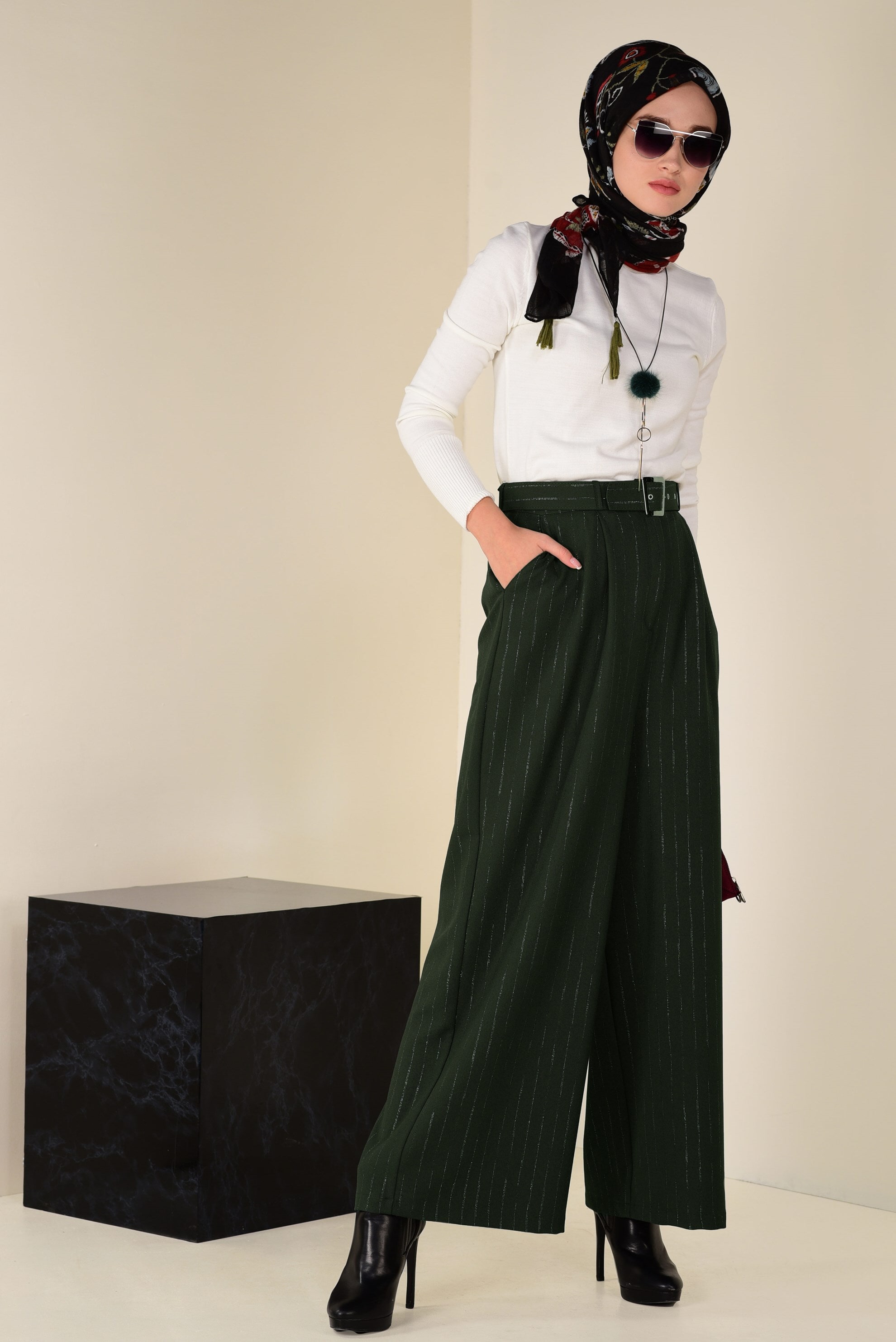 Tesettür giyim HAKİ SİMLİ ÇİZGİ DESEN KEMERLİ PANTOLON 7401 