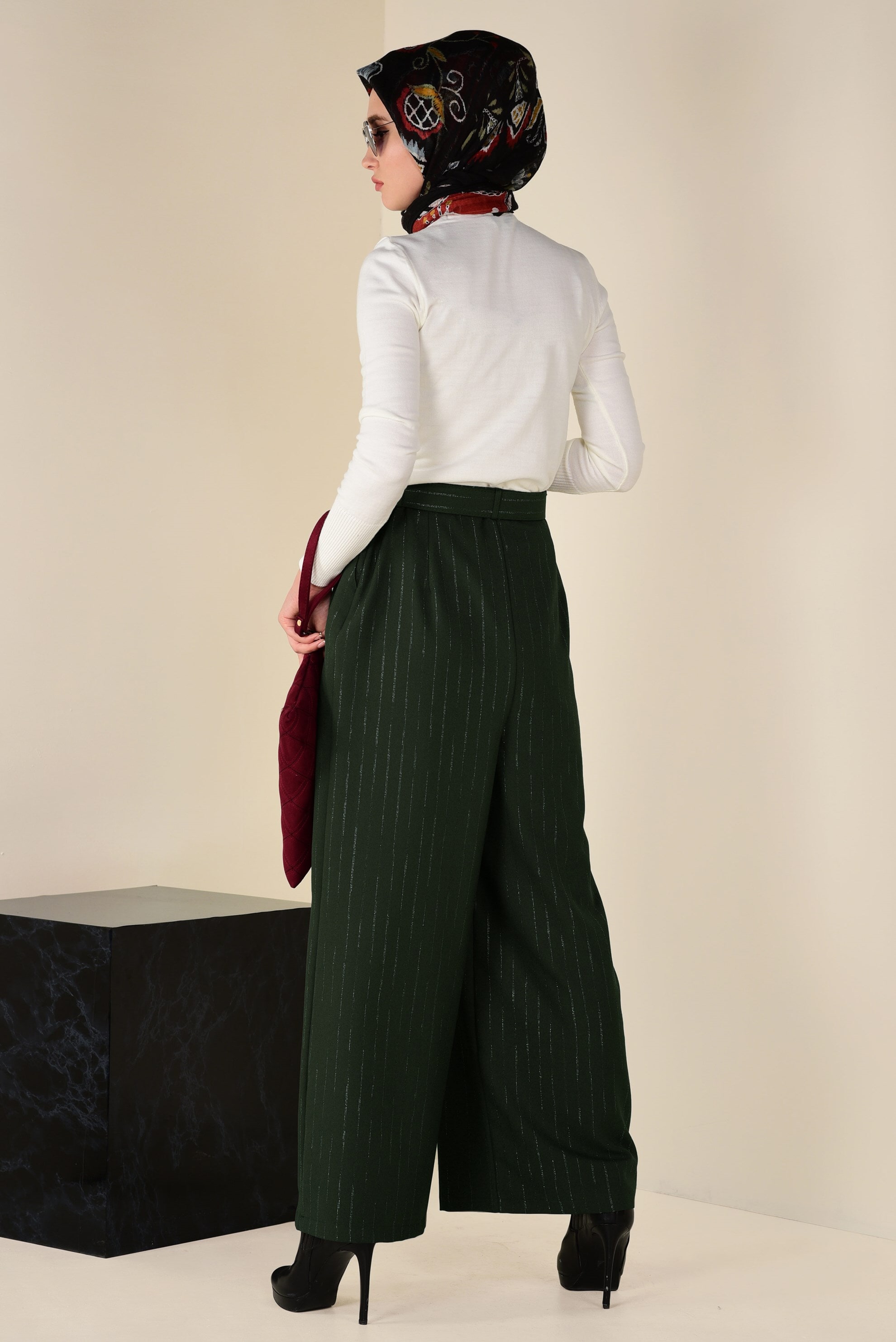 Tesettür giyim HAKİ SİMLİ ÇİZGİ DESEN KEMERLİ PANTOLON 7401 