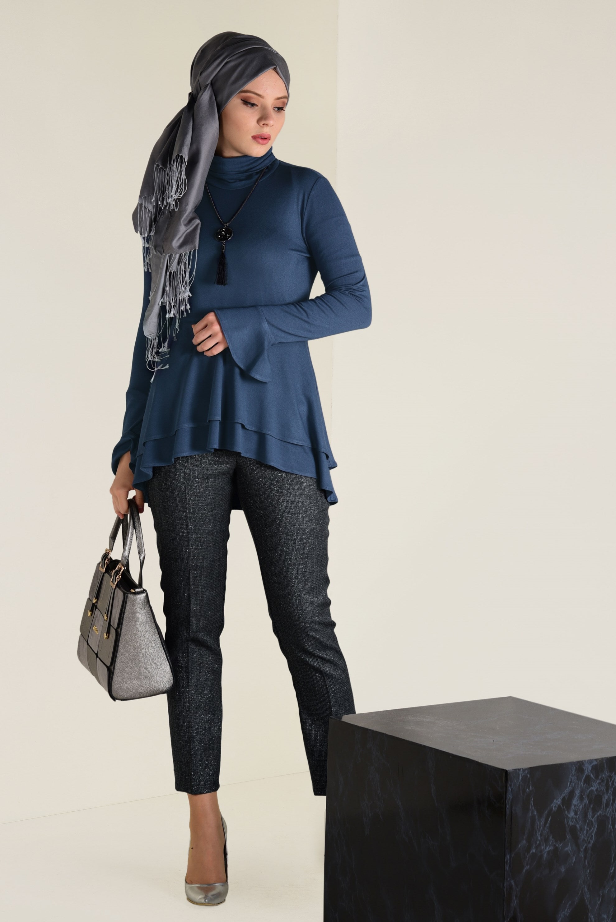 Tesettür giyim GRİ DÜĞMELİ DAR PAÇA PANTOLON 7405 