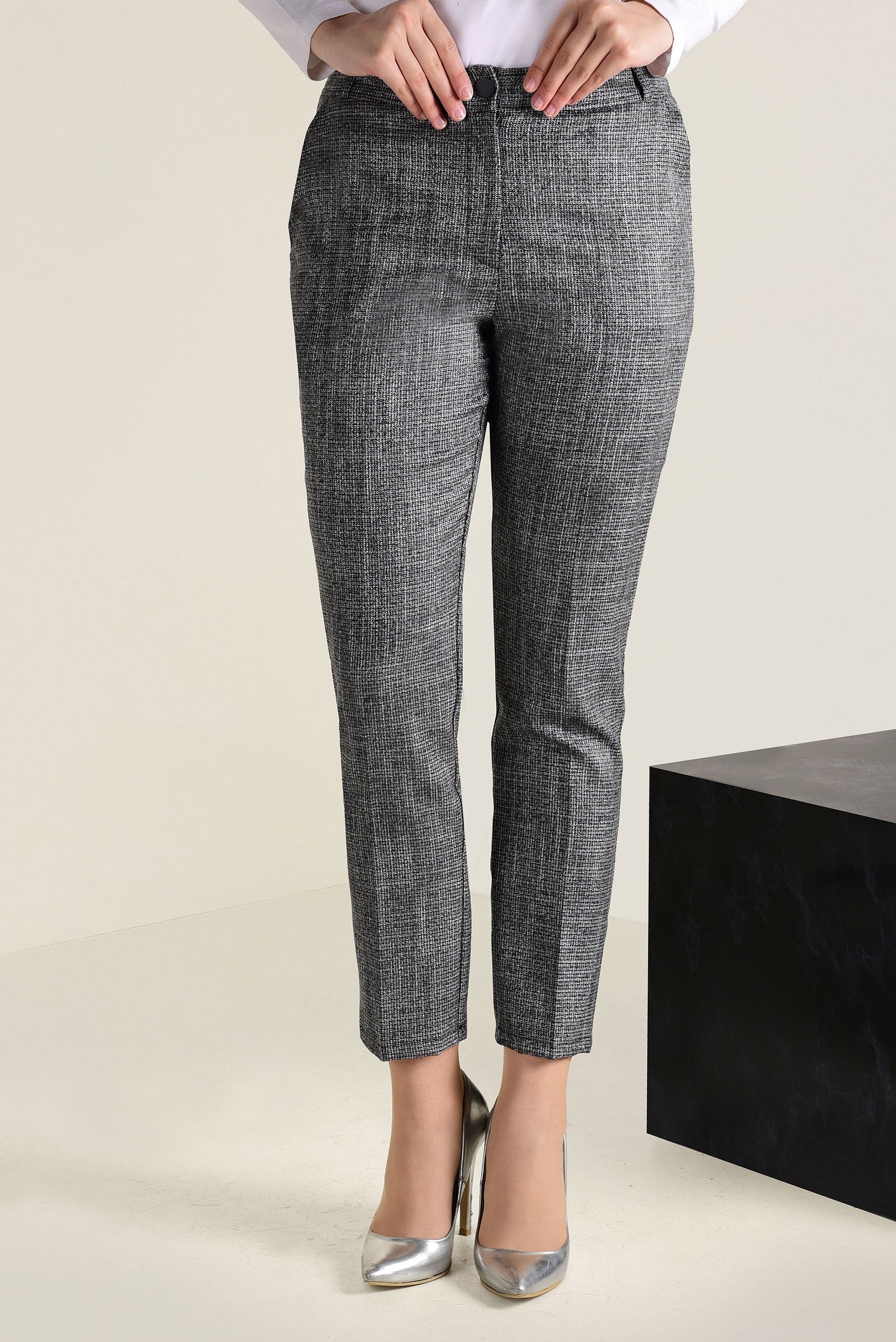 Tesettür giyim SİYAH DÜĞMELİ DAR PAÇA PANTOLON 7405 