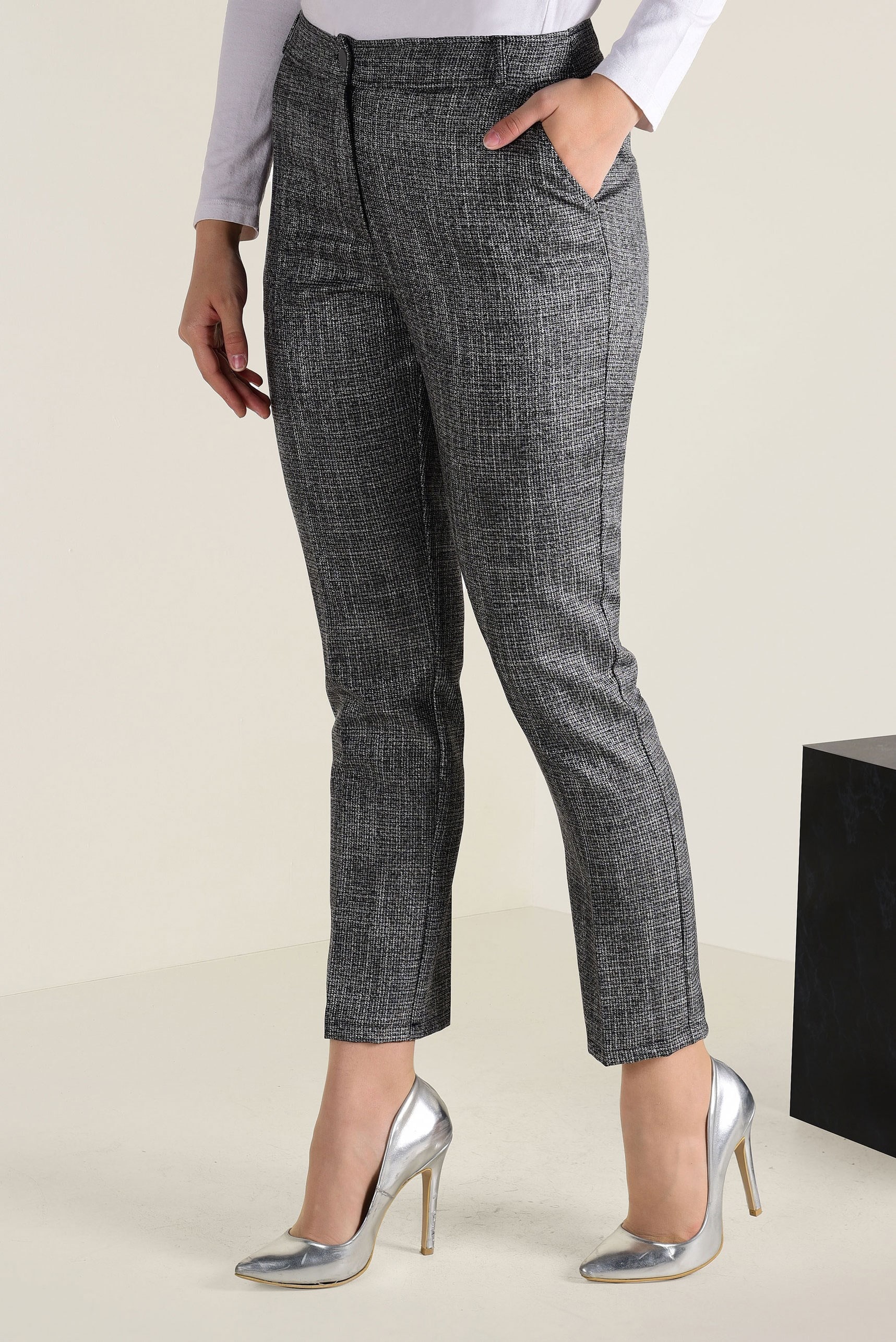 Tesettür giyim SİYAH DÜĞMELİ DAR PAÇA PANTOLON 7405 