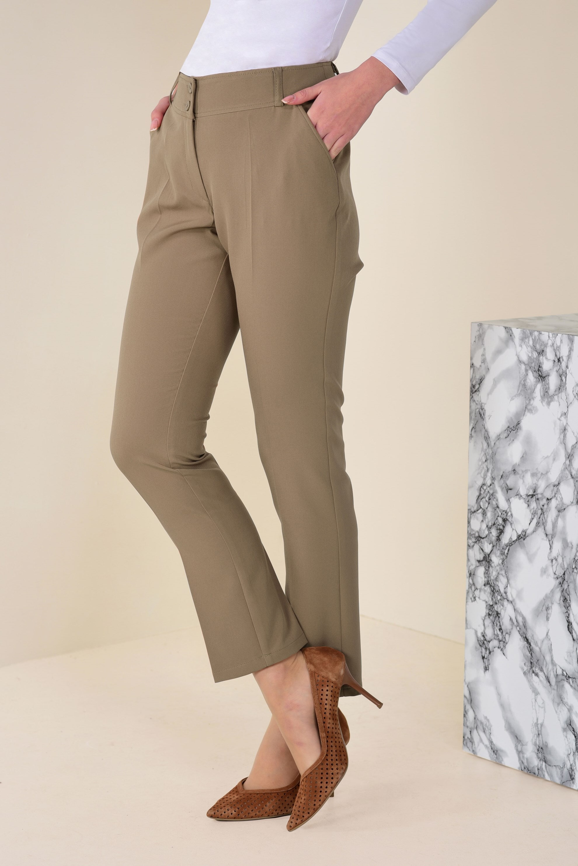 Tesettür giyim BEJ DÜĞMELİ HAVUÇ PANTOLON 7412