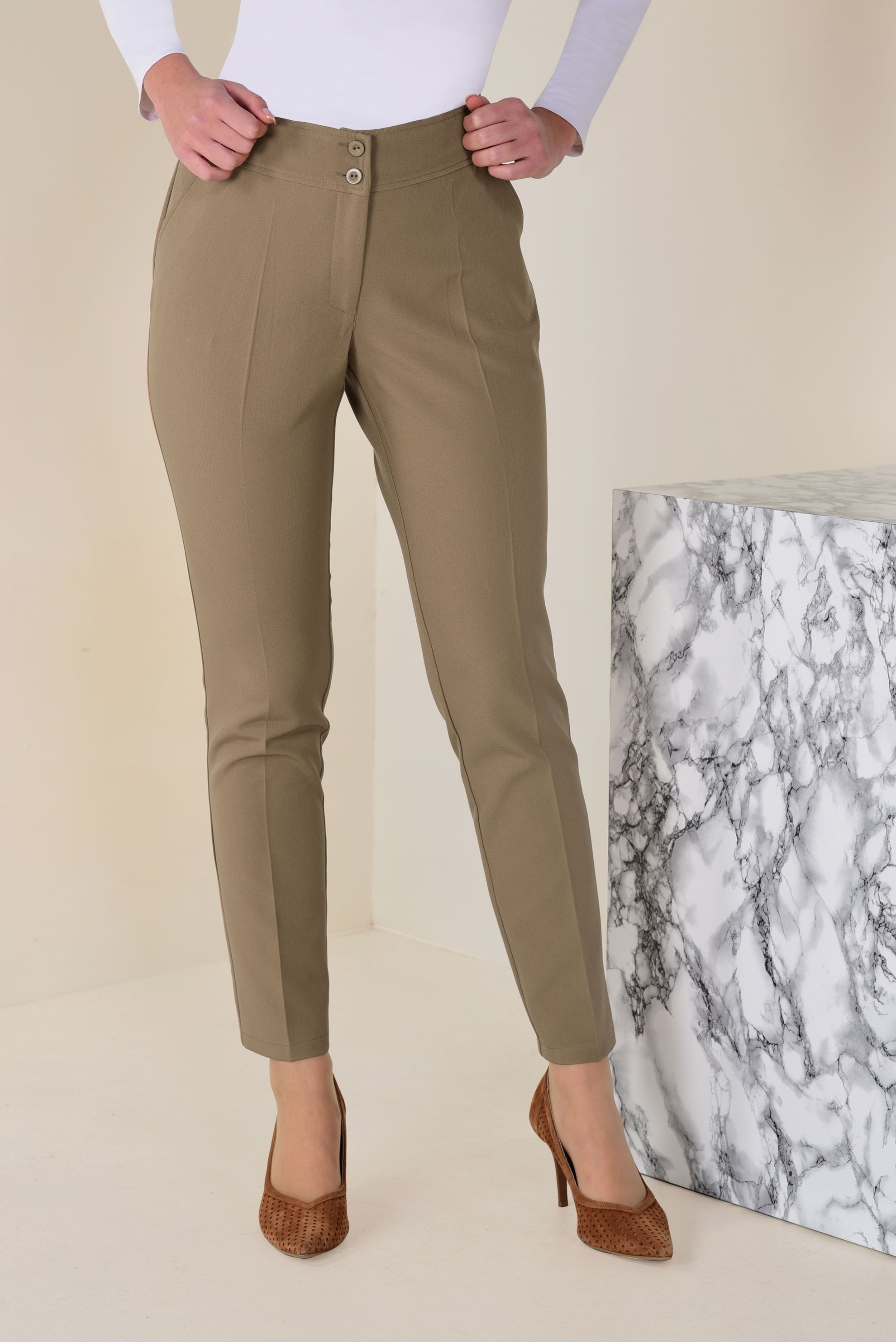 Tesettür giyim BEJ DÜĞMELİ HAVUÇ PANTOLON 7412