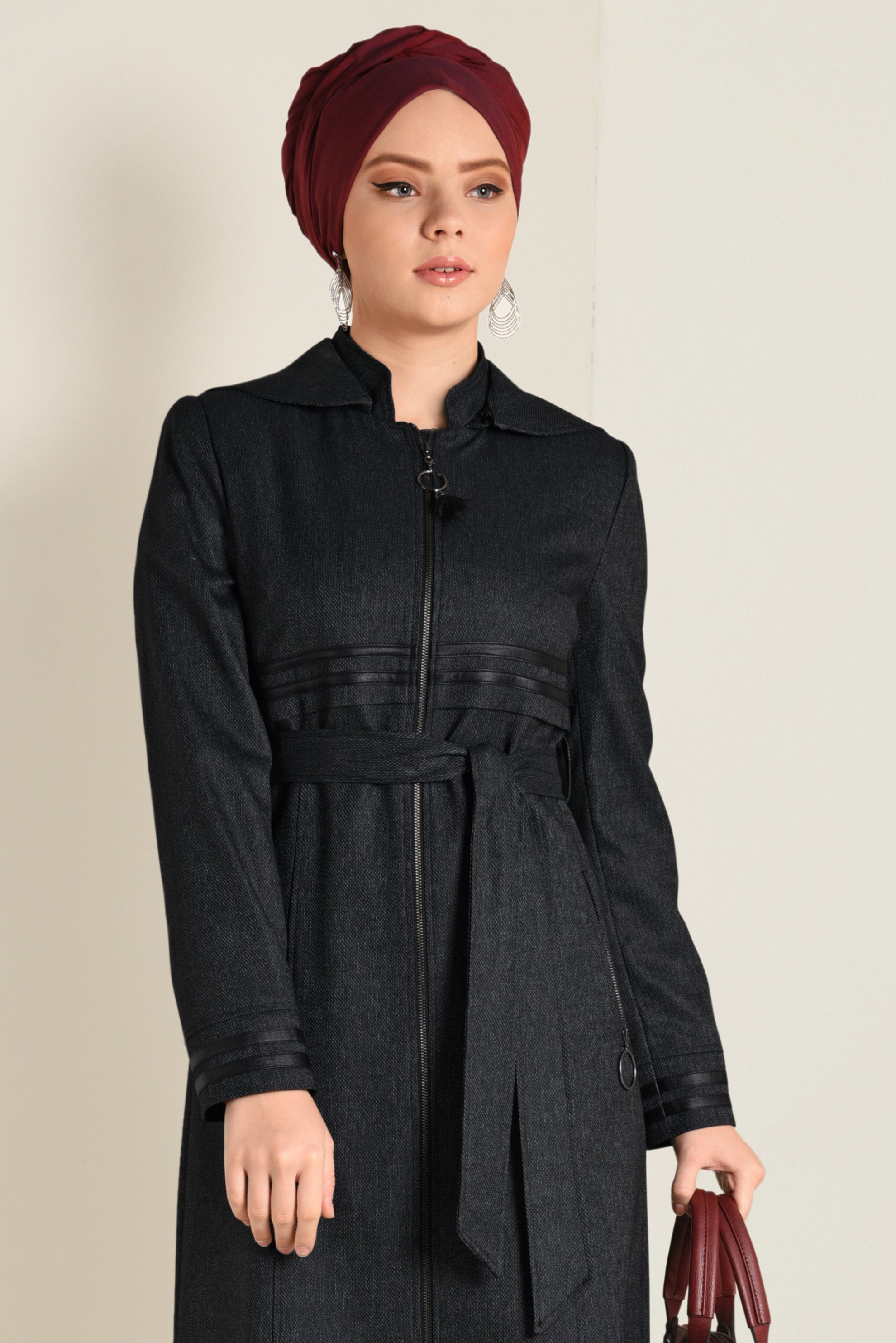 Tesettür giyim SİYAH BELİ KUŞAKLI KAPÜŞONLU PARDESÜ 1311