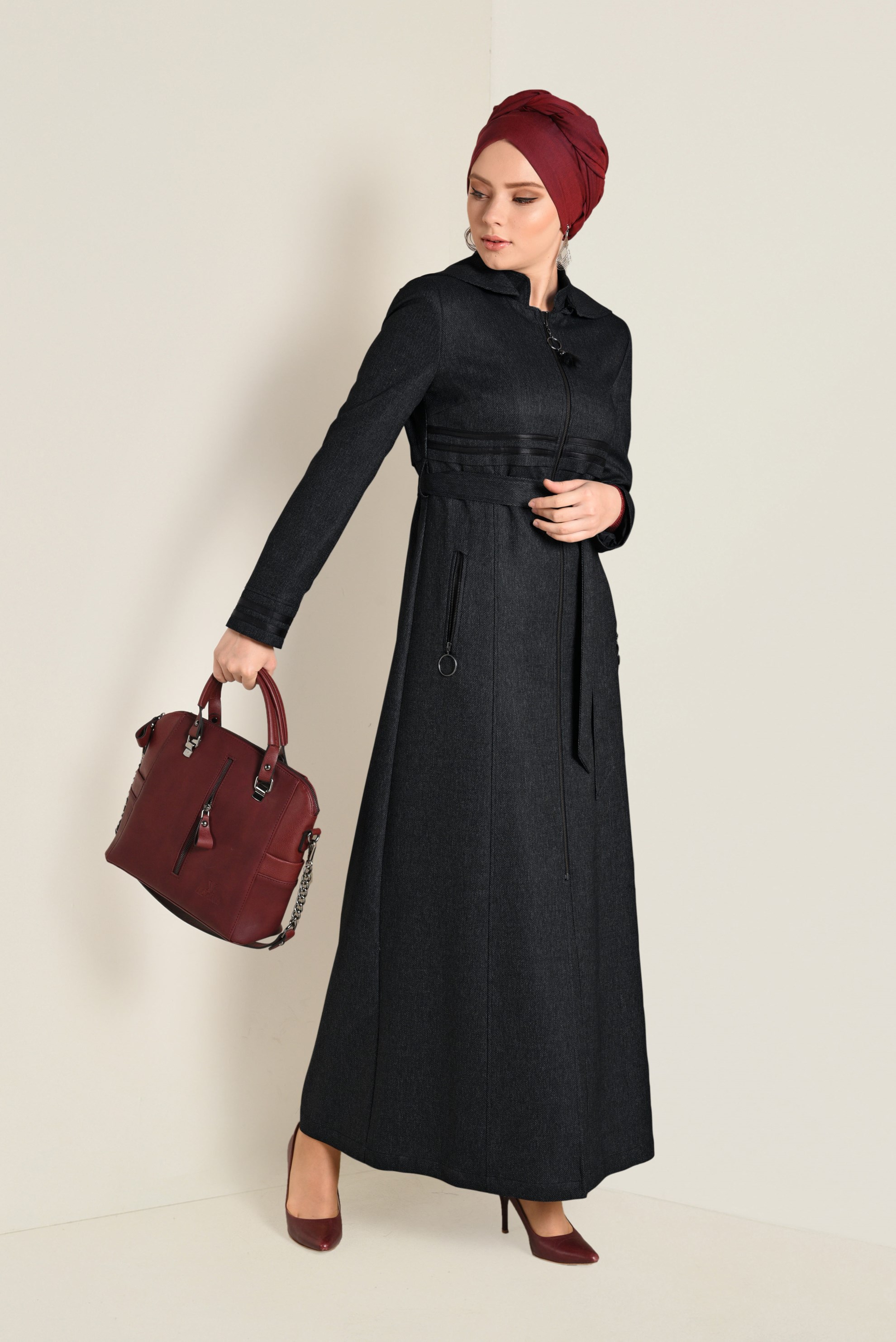 Tesettür giyim SİYAH BELİ KUŞAKLI KAPÜŞONLU PARDESÜ 1311