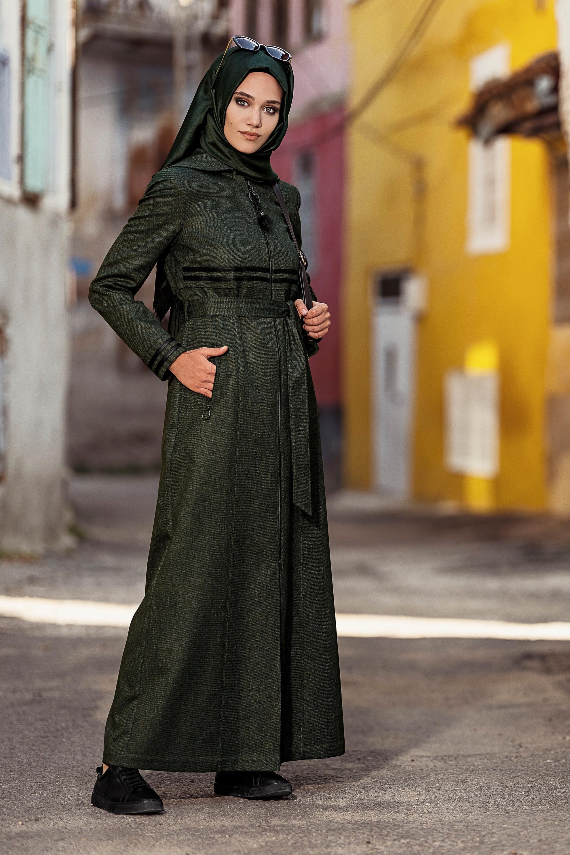 Tesettür giyim HAKİ BELİ KUŞAKLI KAPÜŞONLU PARDESÜ 1311