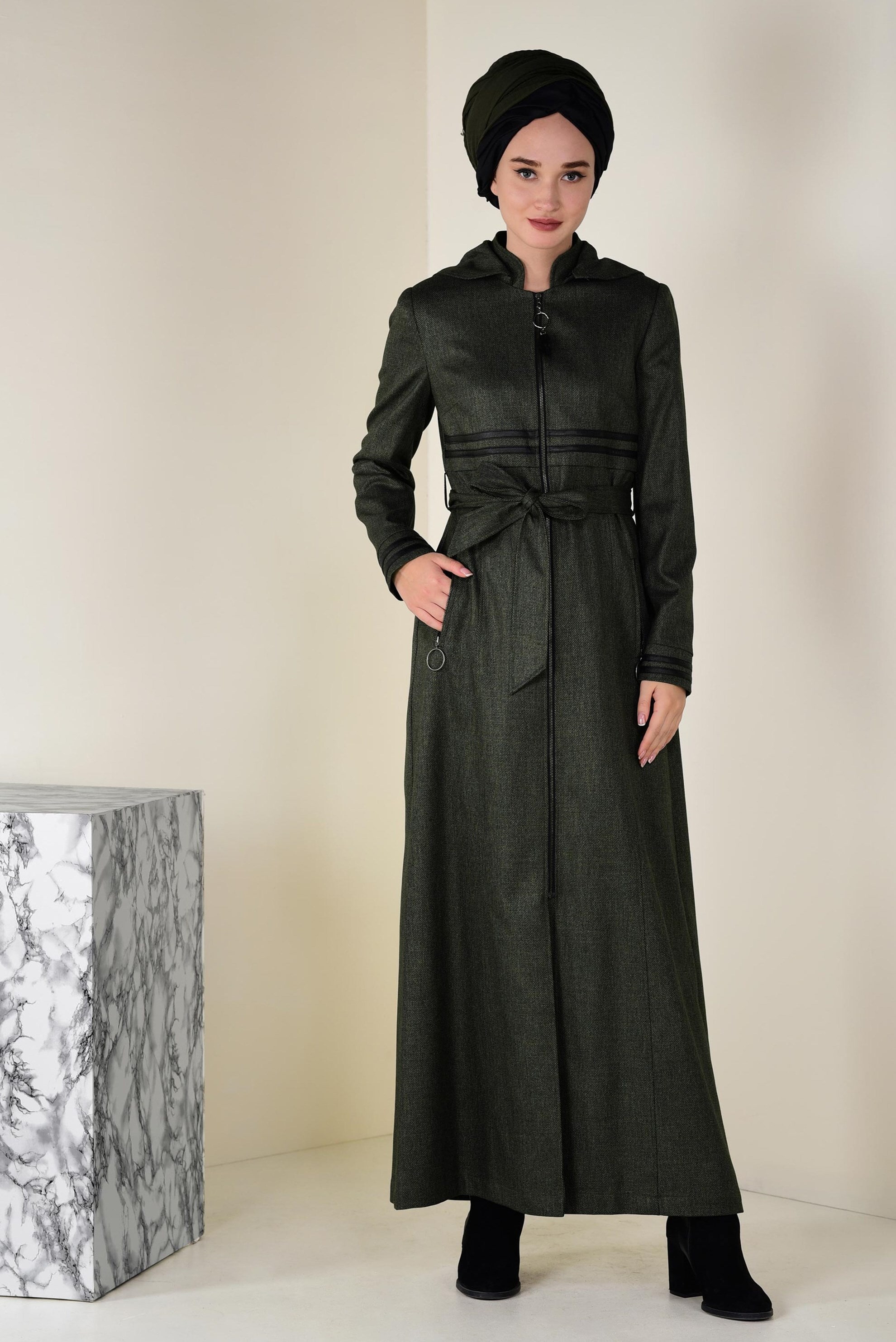 Tesettür giyim HAKİ BELİ KUŞAKLI KAPÜŞONLU PARDESÜ 1311