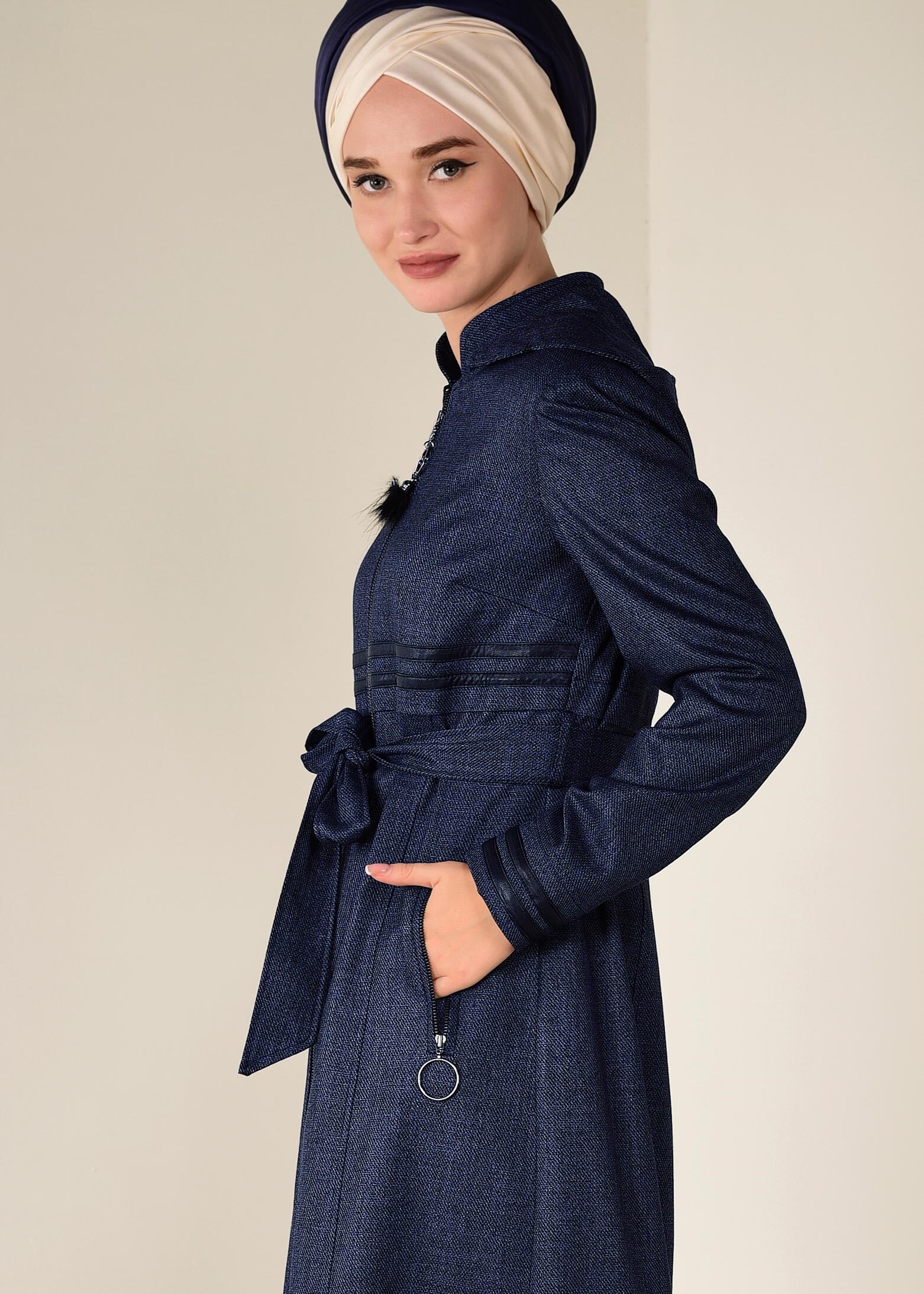 Tesettür giyim LACİVERT BELİ KUŞAKLI KAPÜŞONLU PARDESÜ 1311