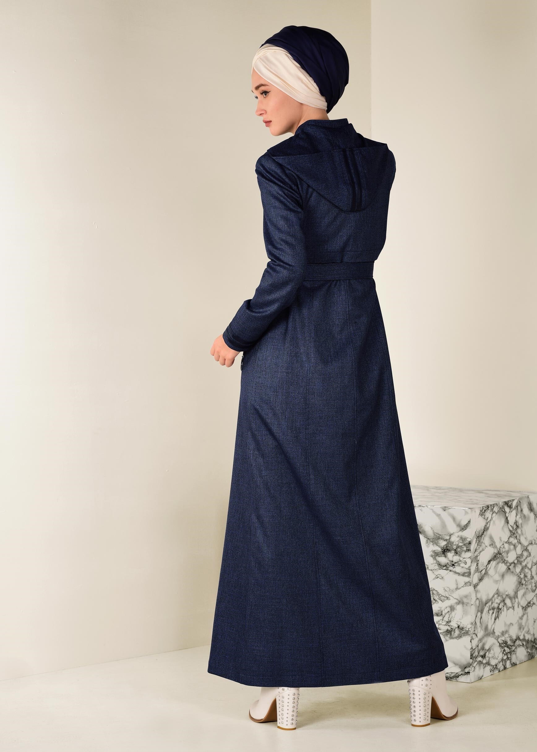 Tesettür giyim LACİVERT BELİ KUŞAKLI KAPÜŞONLU PARDESÜ 1311