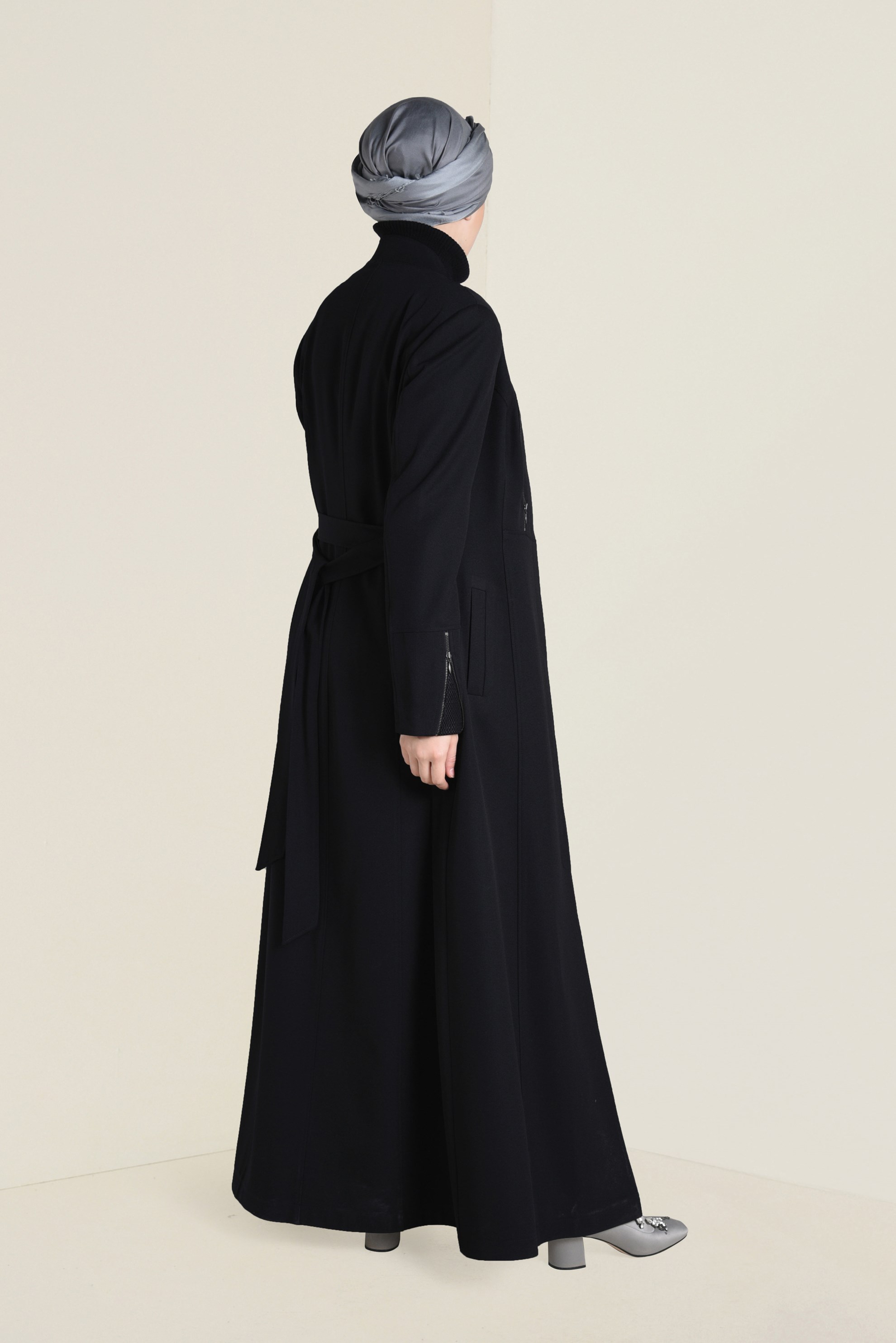 Tesettür giyim SİYAH FERMUAR DETAYLI BELİ KUŞAKLI PARDESÜ 1313