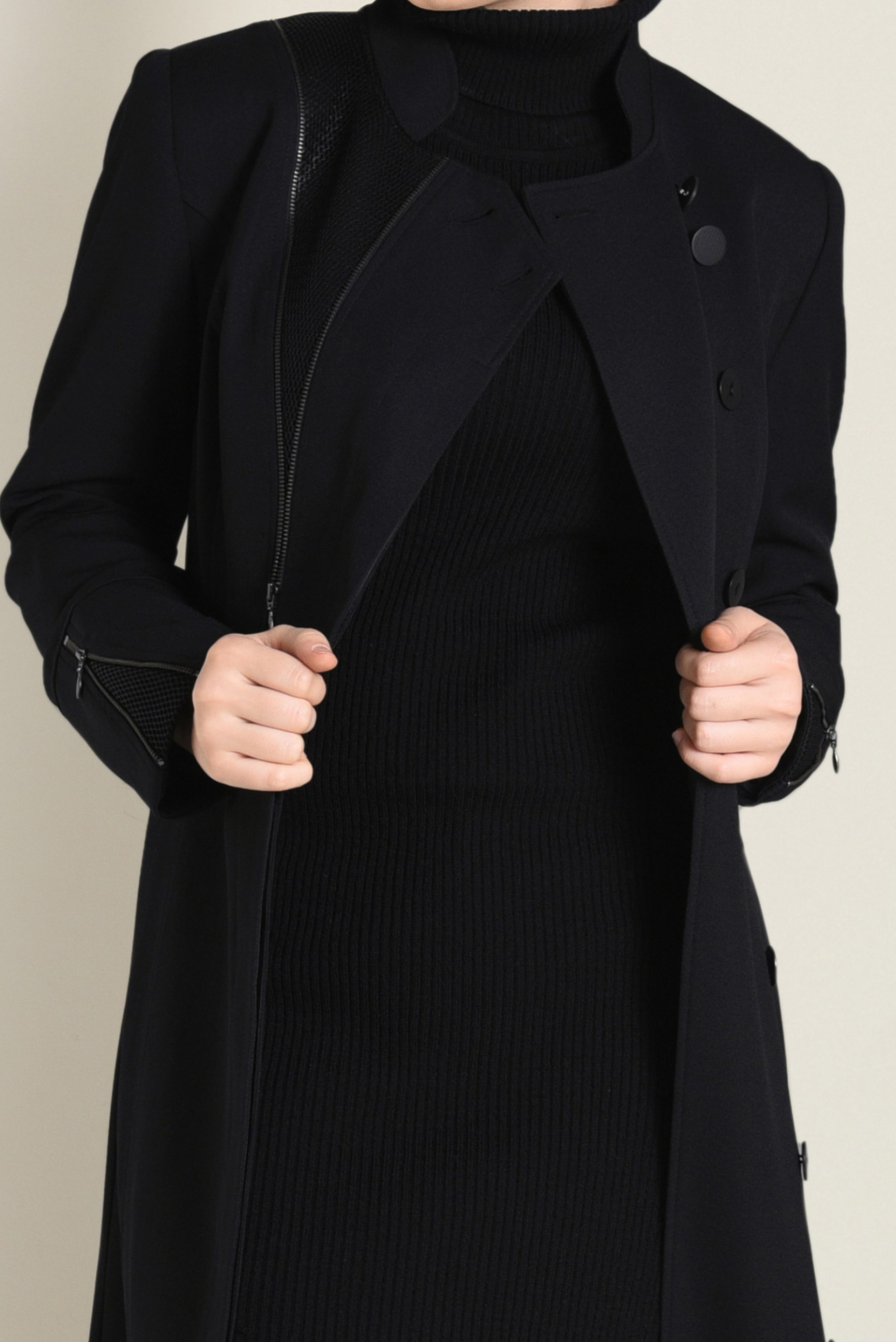 Tesettür giyim SİYAH FERMUAR DETAYLI BELİ KUŞAKLI PARDESÜ 1313