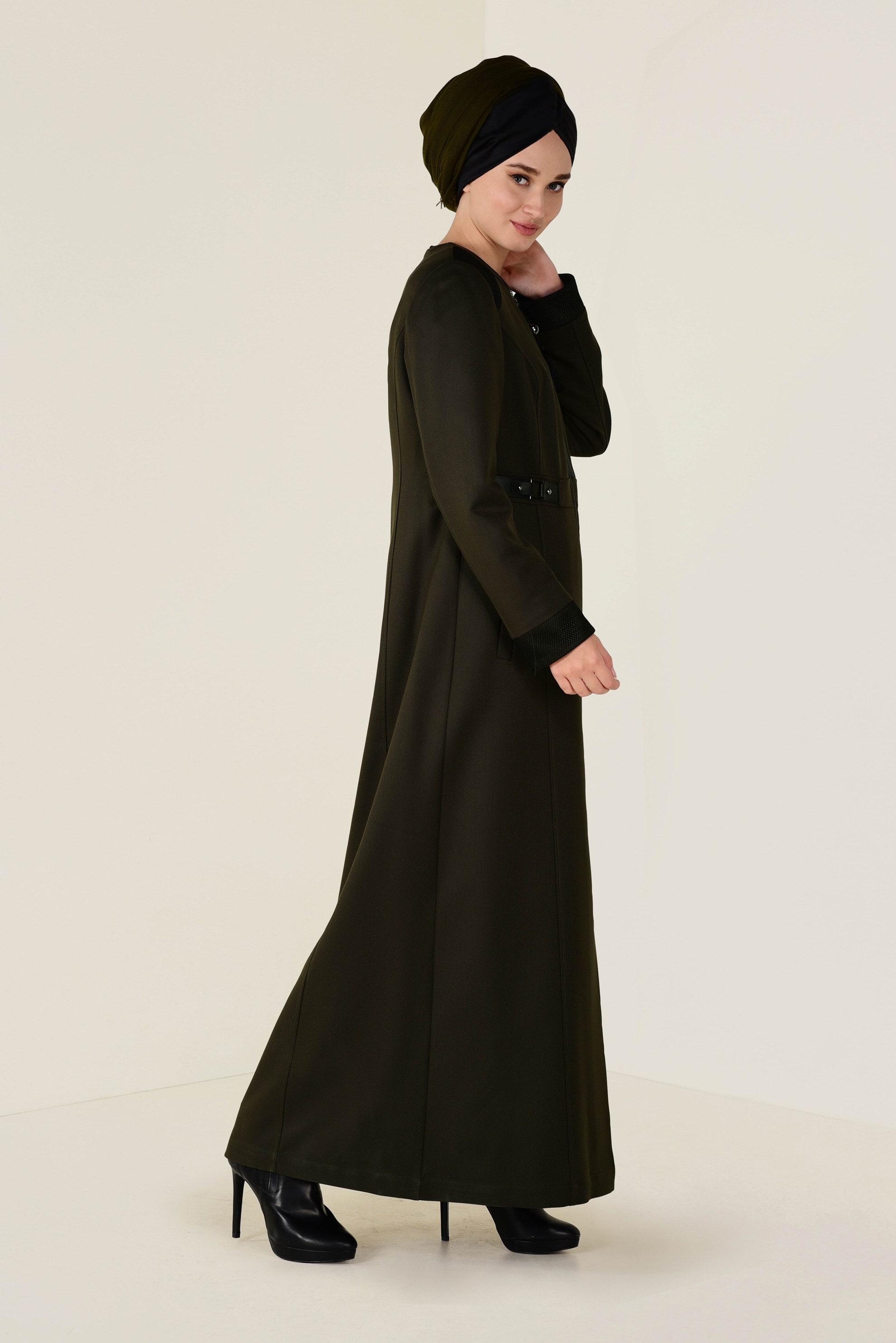 Tesettür giyim HAKİ FİLE VE DERİ DETAYLI PARDESÜ 1321 