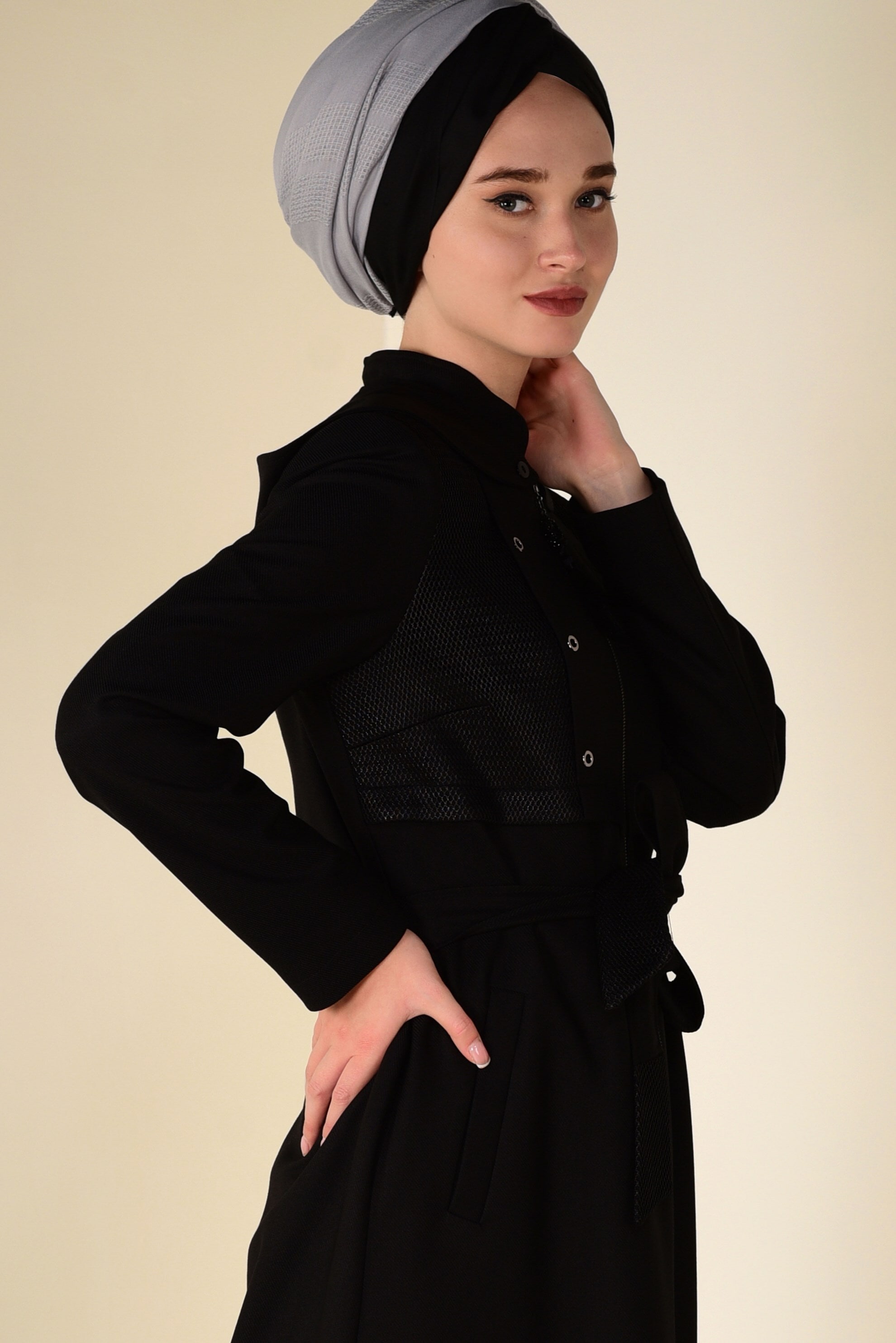 Tesettür giyim SİYAH BELİ KUŞAKLI KAPÜŞONLU PARDESÜ 1322 