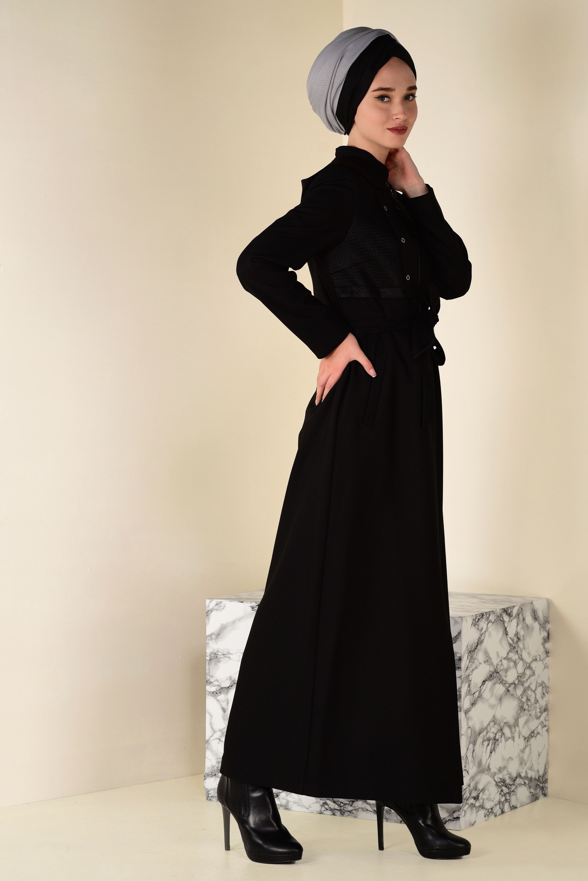 Tesettür giyim SİYAH BELİ KUŞAKLI KAPÜŞONLU PARDESÜ 1322 