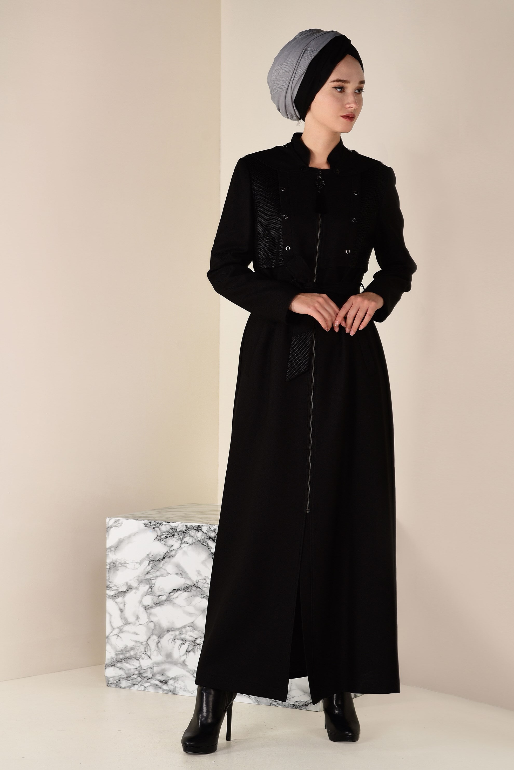 Tesettür giyim SİYAH BELİ KUŞAKLI KAPÜŞONLU PARDESÜ 1322 