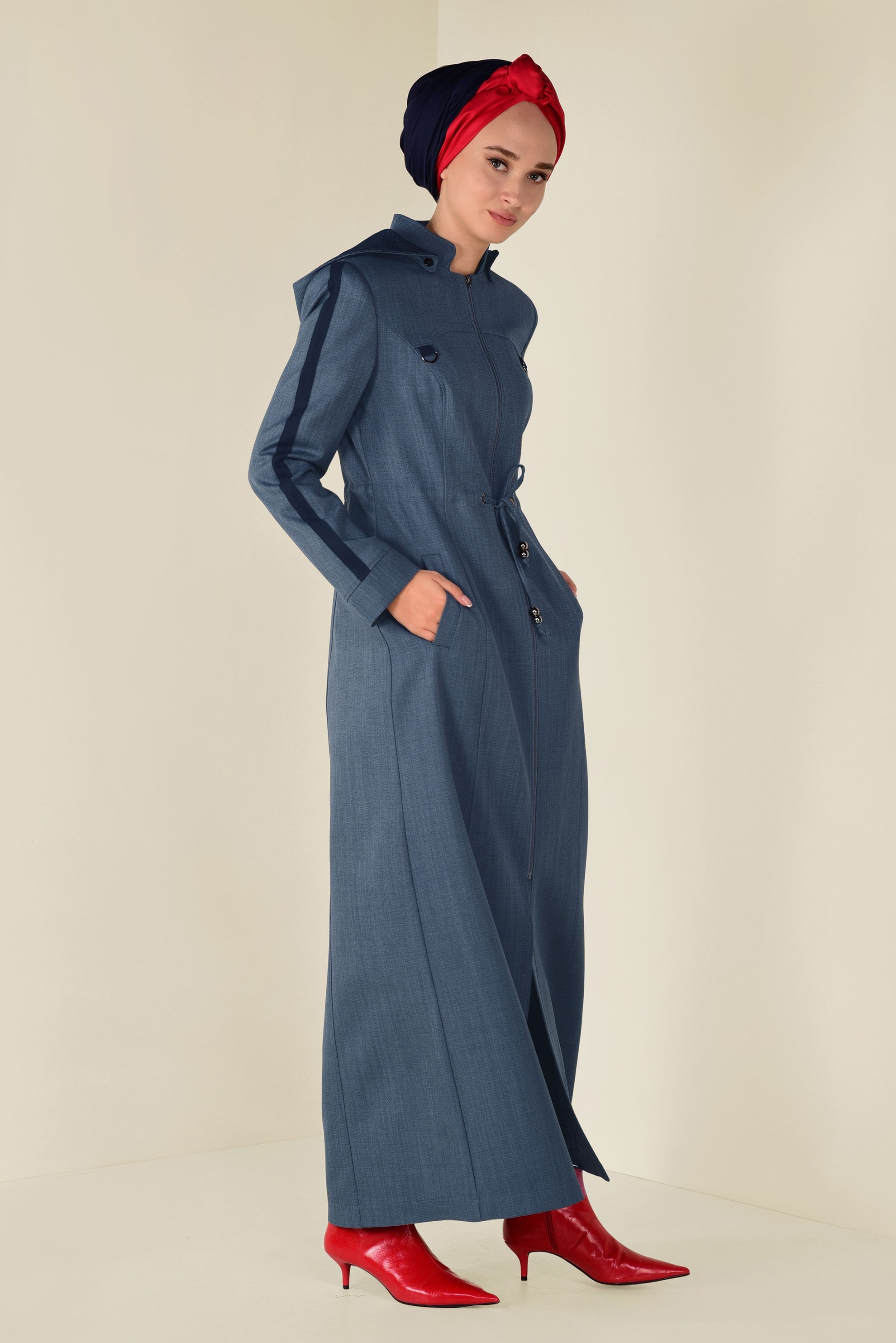 Tesettür giyim GRİ BELİ BAĞCIKLI KAPÜŞONLU PARDESÜ 1328 