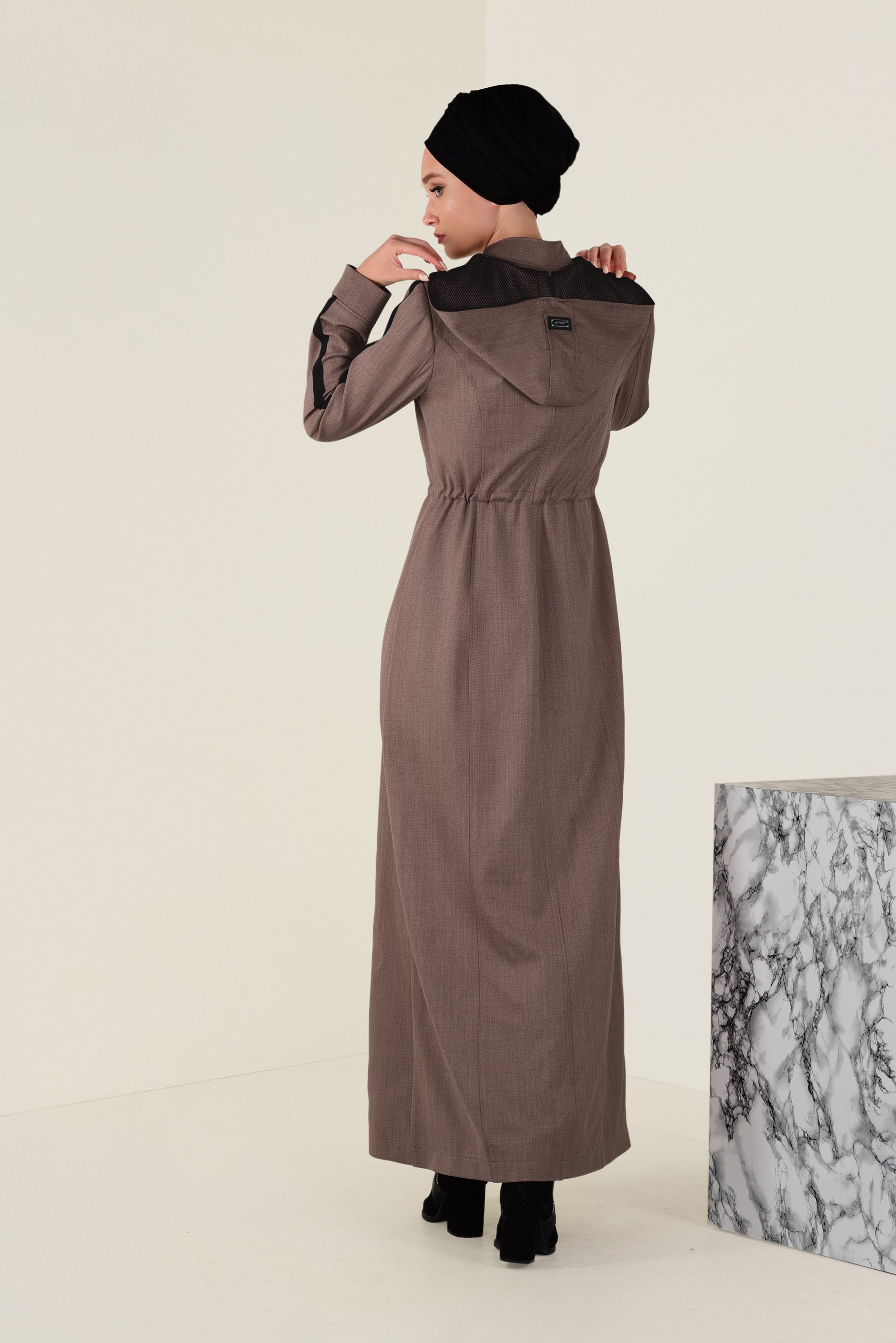 Tesettür giyim KAHVE BELİ BAĞCIKLI KAPÜŞONLU PARDESÜ 1328 