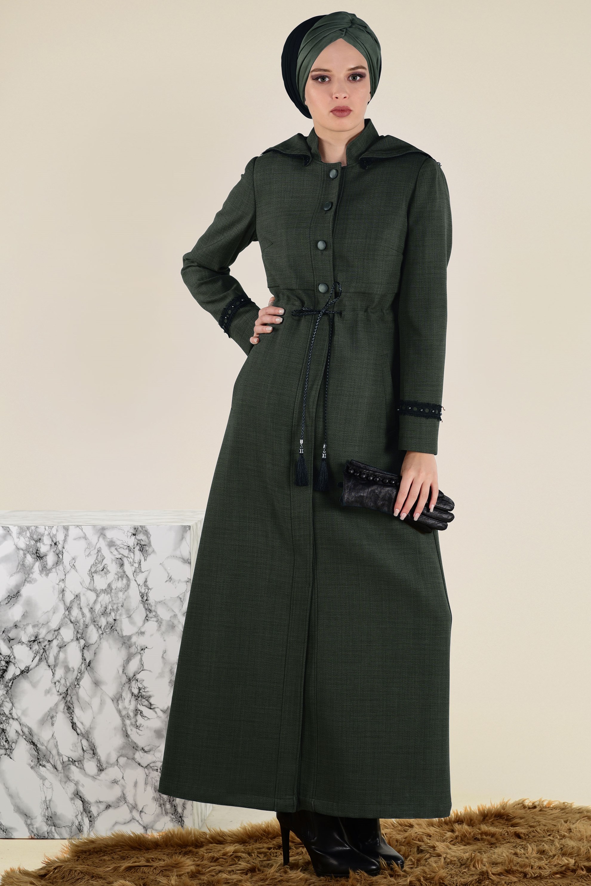 Tesettür giyim HAKİ BAĞCIKLARI PÜSKÜLLÜ NAKIŞ DETAYLI PARDESÜ 1331 