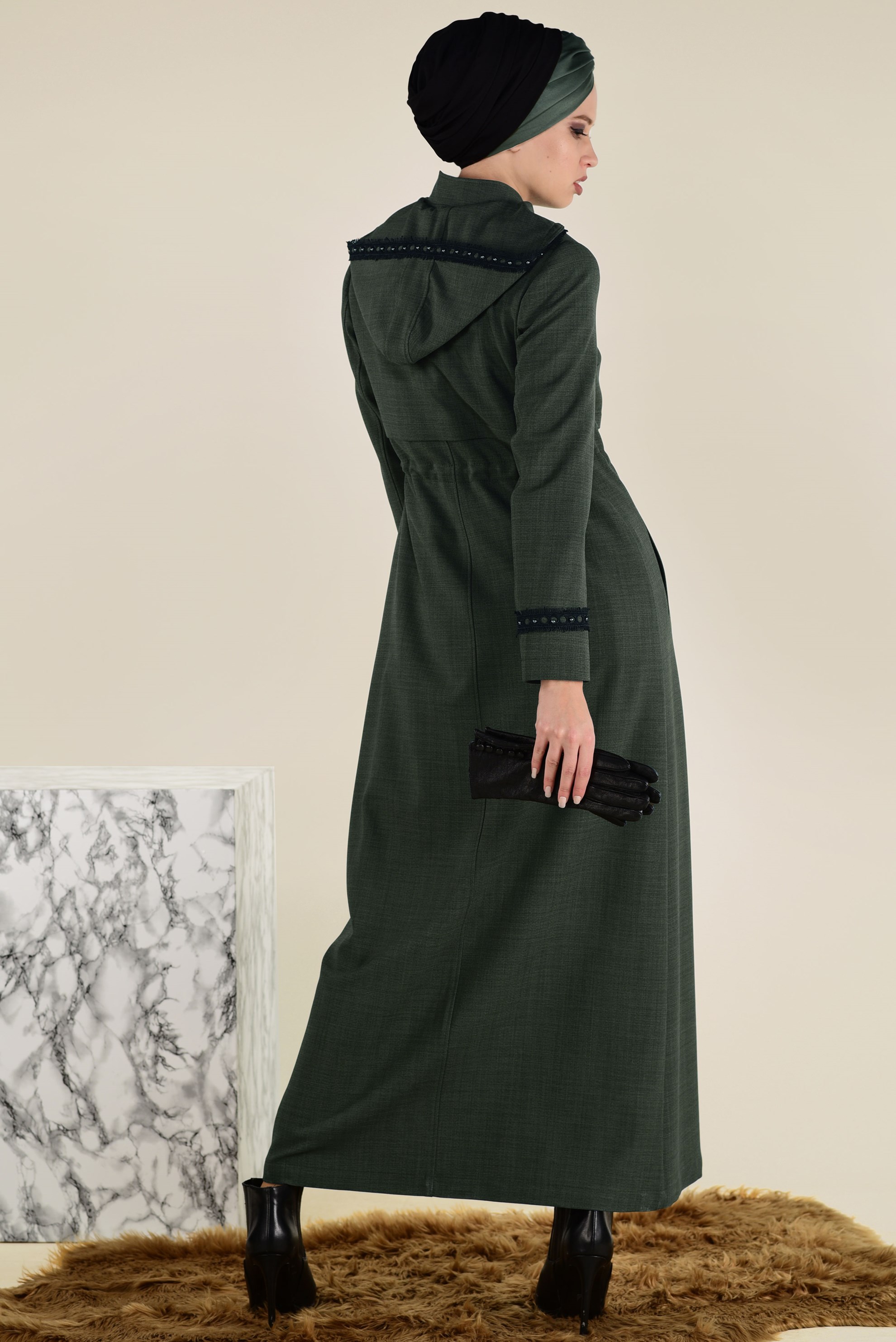 Tesettür giyim HAKİ BAĞCIKLARI PÜSKÜLLÜ NAKIŞ DETAYLI PARDESÜ 1331 