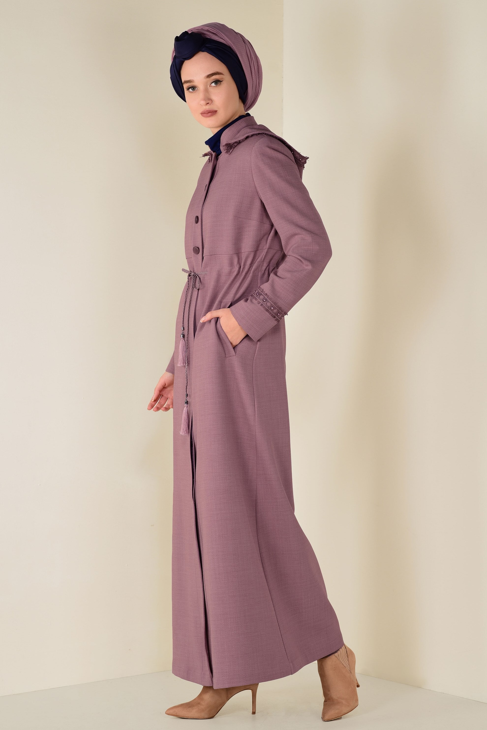 Tesettür giyim PUDRA BAĞCIKLARI PÜSKÜLLÜ NAKIŞ DETAYLI PARDESÜ 1331 