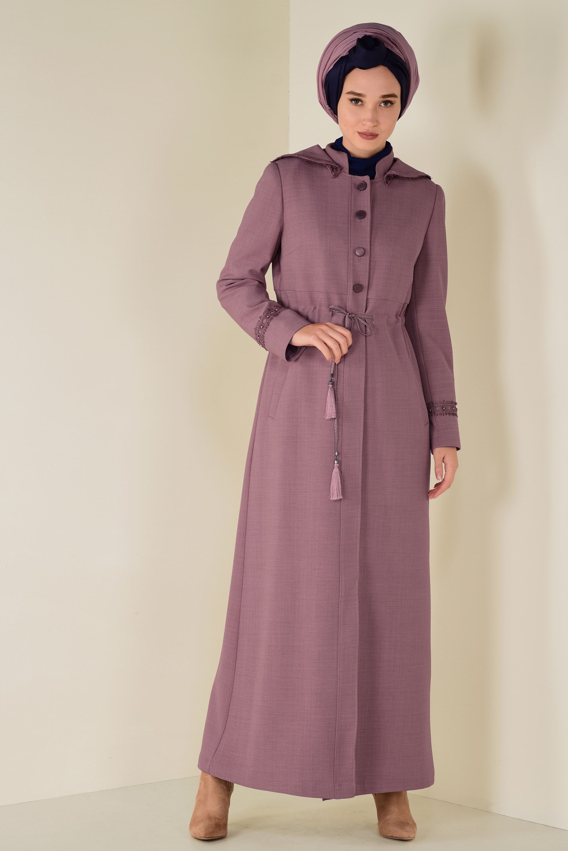 Tesettür giyim PUDRA BAĞCIKLARI PÜSKÜLLÜ NAKIŞ DETAYLI PARDESÜ 1331 