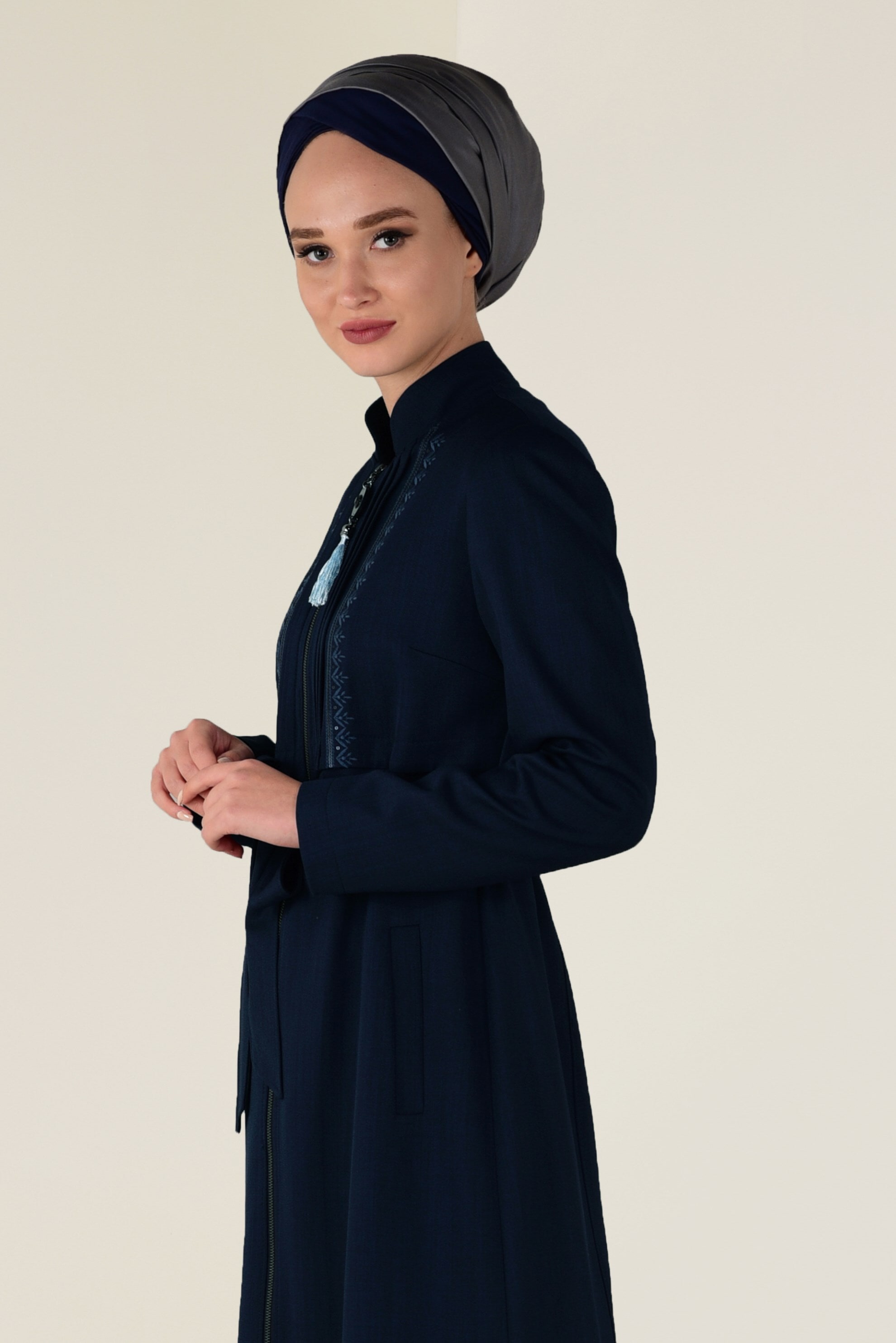 Tesettür giyim LACİVERT HAKİM YAKA NAKIŞLI PARDESÜ 1335 